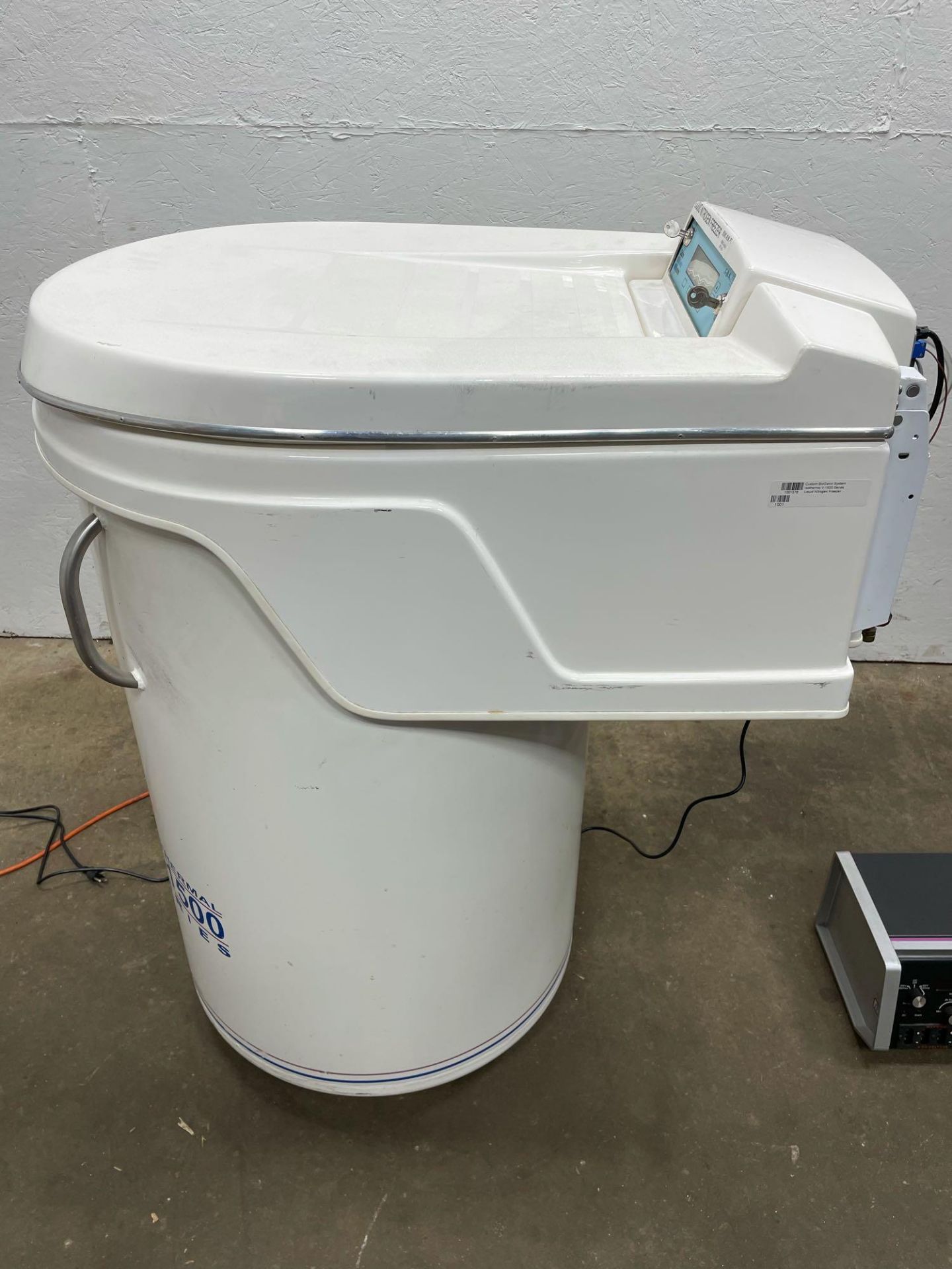 Custom BioGenic Systems CBS V-1500 Cryogenic Liquid Nitrogen Isothermal Freezer - Image 7 of 14