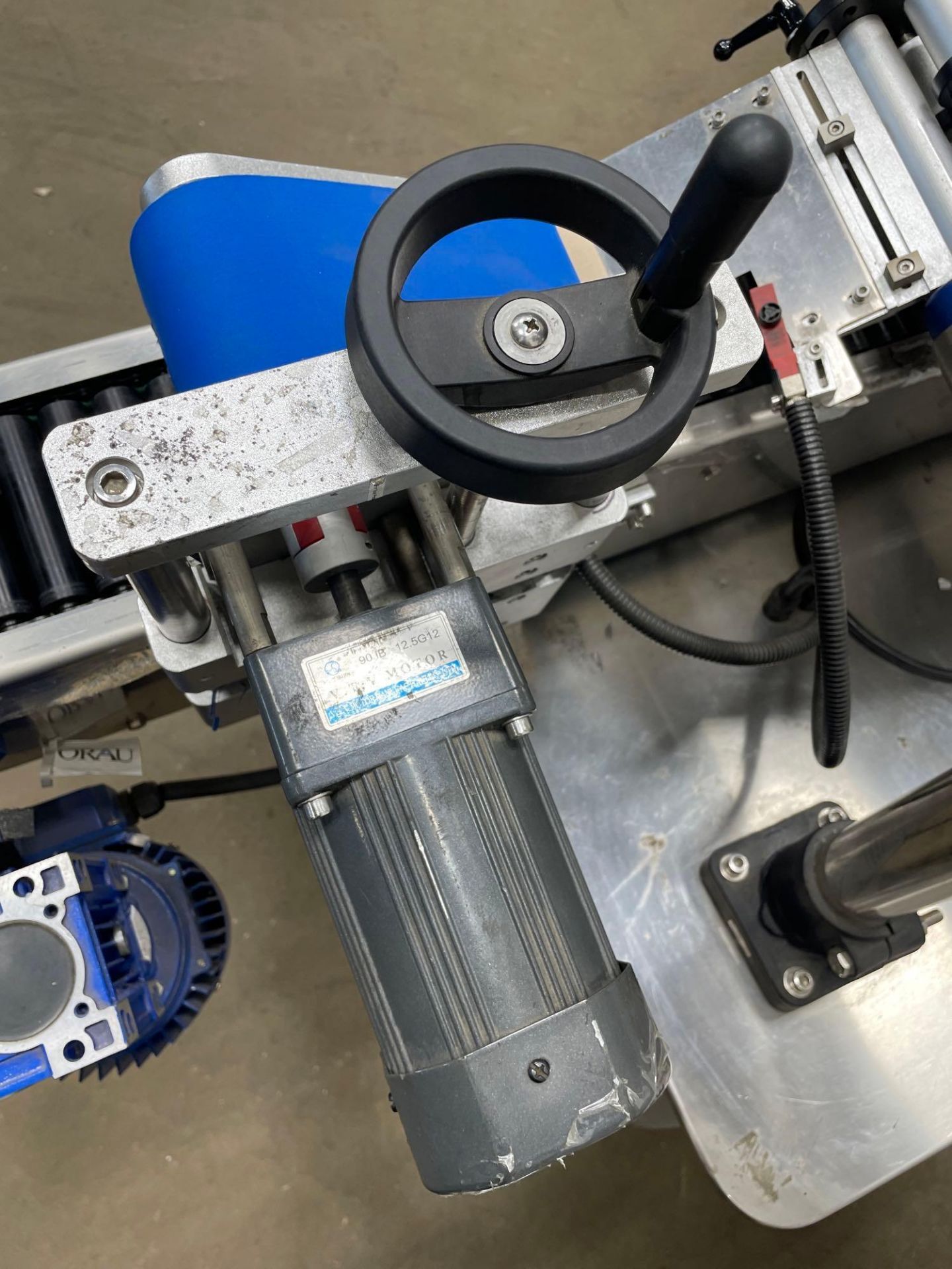 Automatic Sticker Wrap Around Bottle Horizontal Labeling Machine 4 in Conveyor Belt Siemens Smart Li - Image 13 of 19