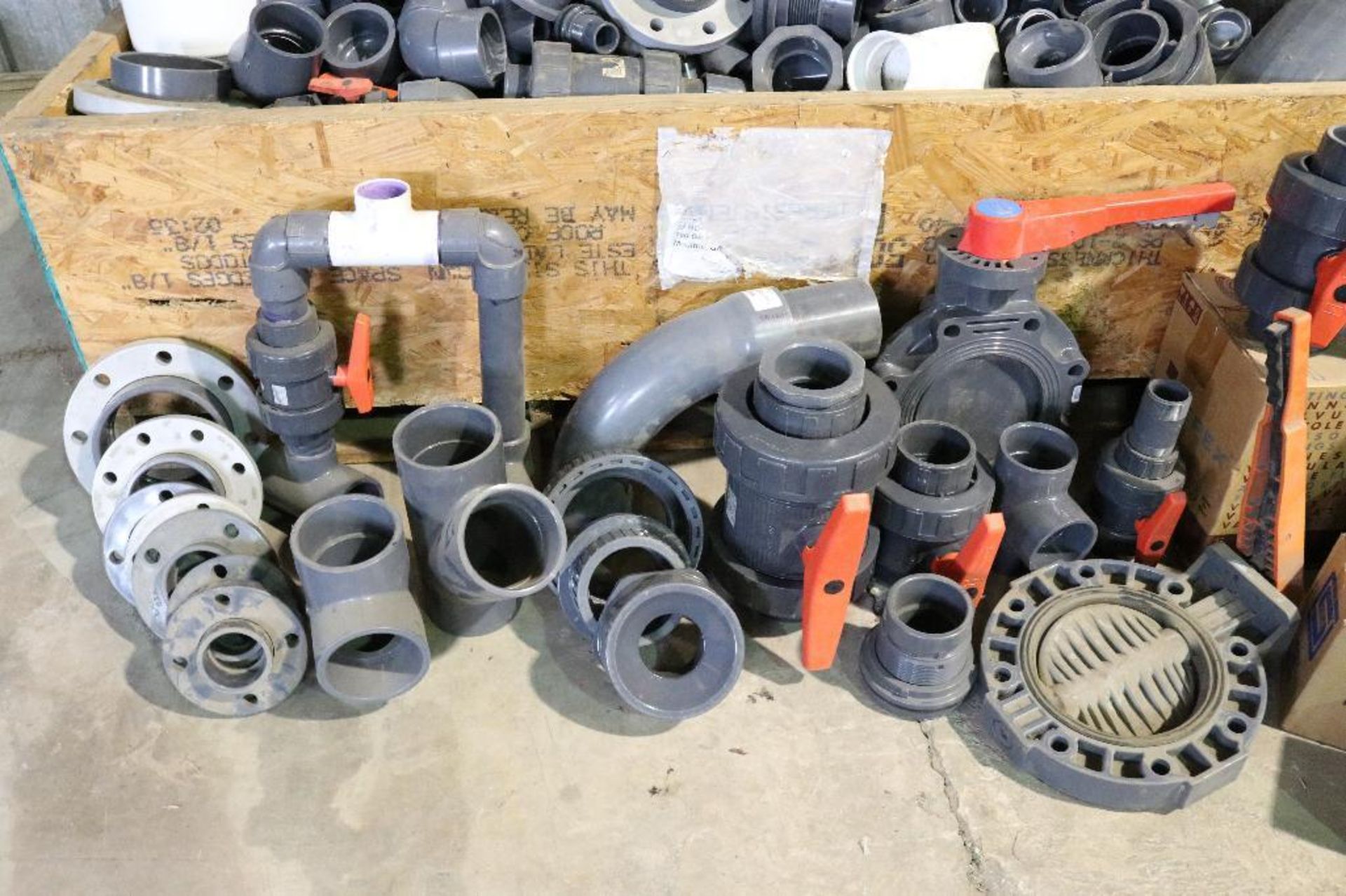 Large Assortment of PVC Valves, Fittings, Flanges, Connections, and More! Various Sizes. See Photo f - Image 5 of 6