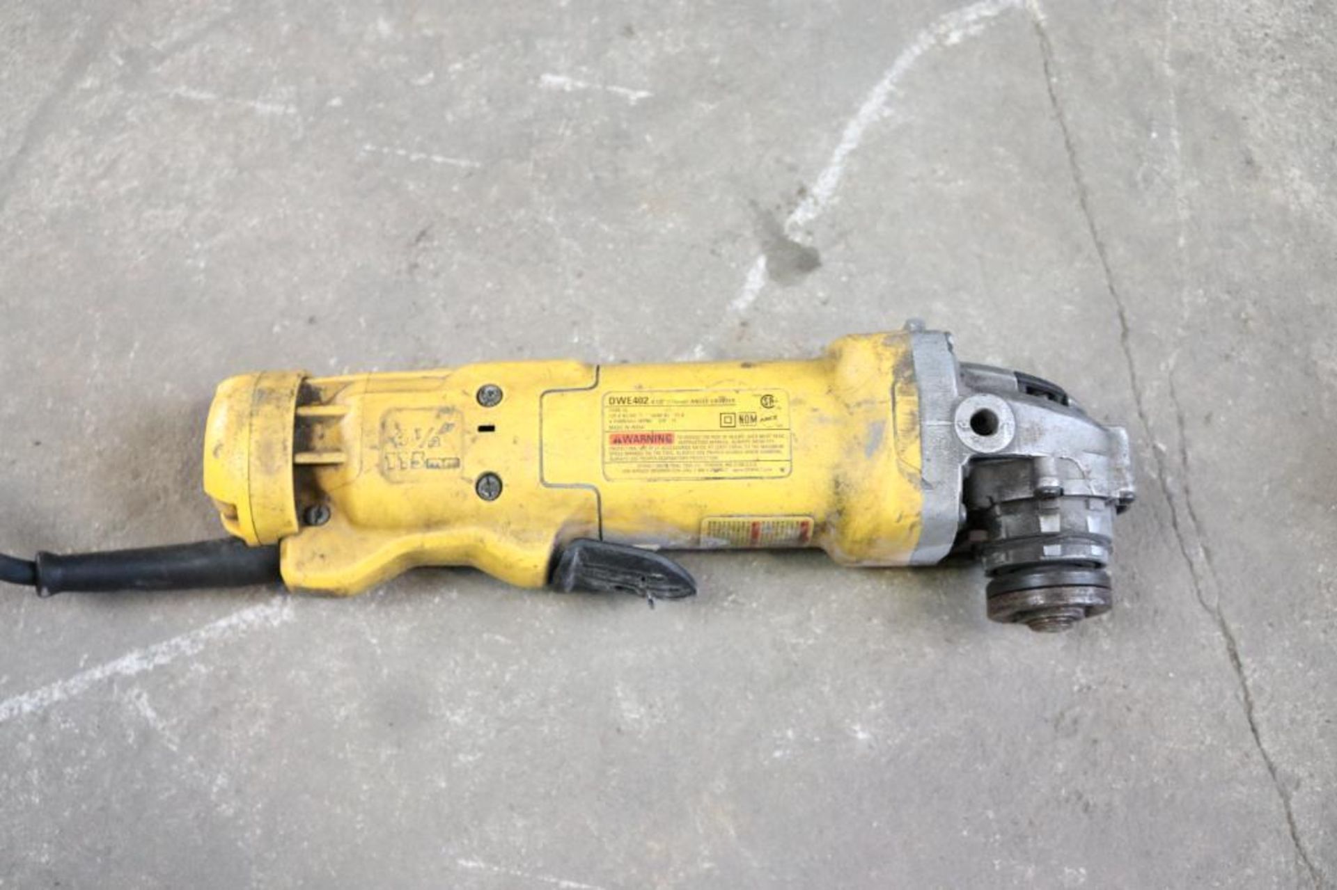 (2) DeWalt DWE 402 Electric - Image 2 of 4