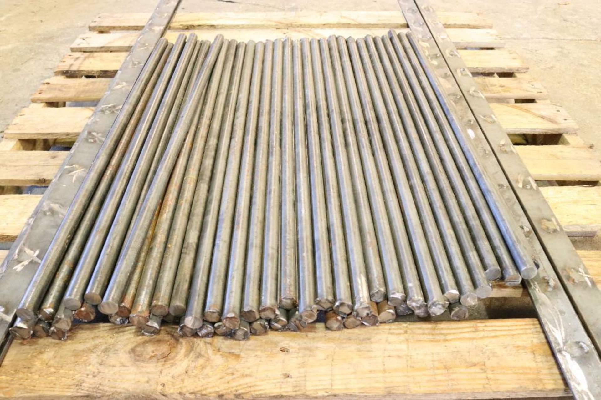 Pallet of 3/4" X 32" Rods With Flat Stock - 72" X 1 1/2" - Image 2 of 3