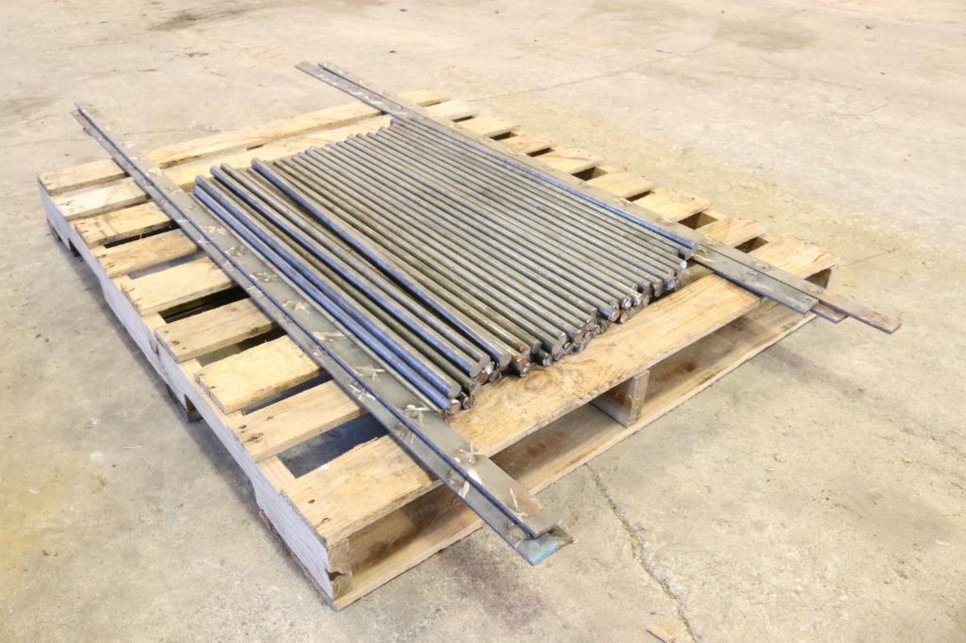 Pallet of 3/4" X 32" Rods With Flat Stock - 72" X 1 1/2" - Image 3 of 3