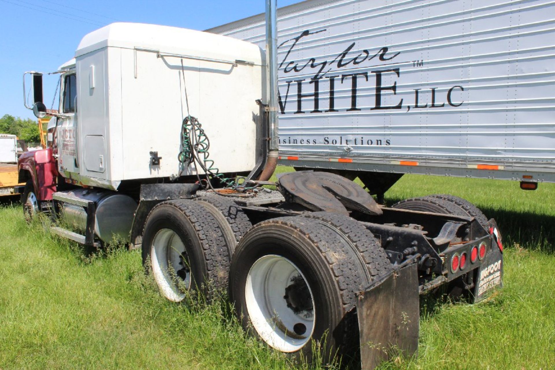 1998 Mack Road Tractor E7-460, 85,411 Miles Showing, VIN 1M1AA18Y2WW093529. TITLE TO BE FURNISHED IN - Image 3 of 7