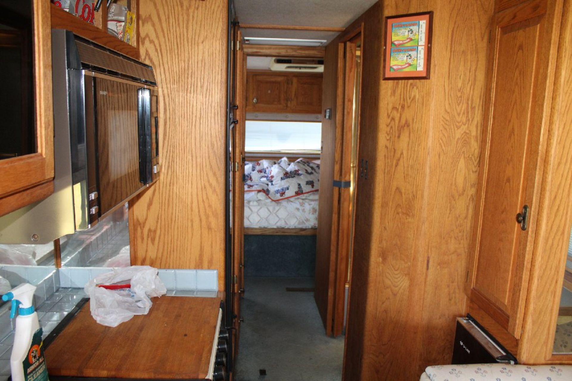 1988 Beaver 15G Motorhome, Diesel Engine Auto Transmission, VIN 15GED1113H1050638, TITLE. Item - Image 5 of 10