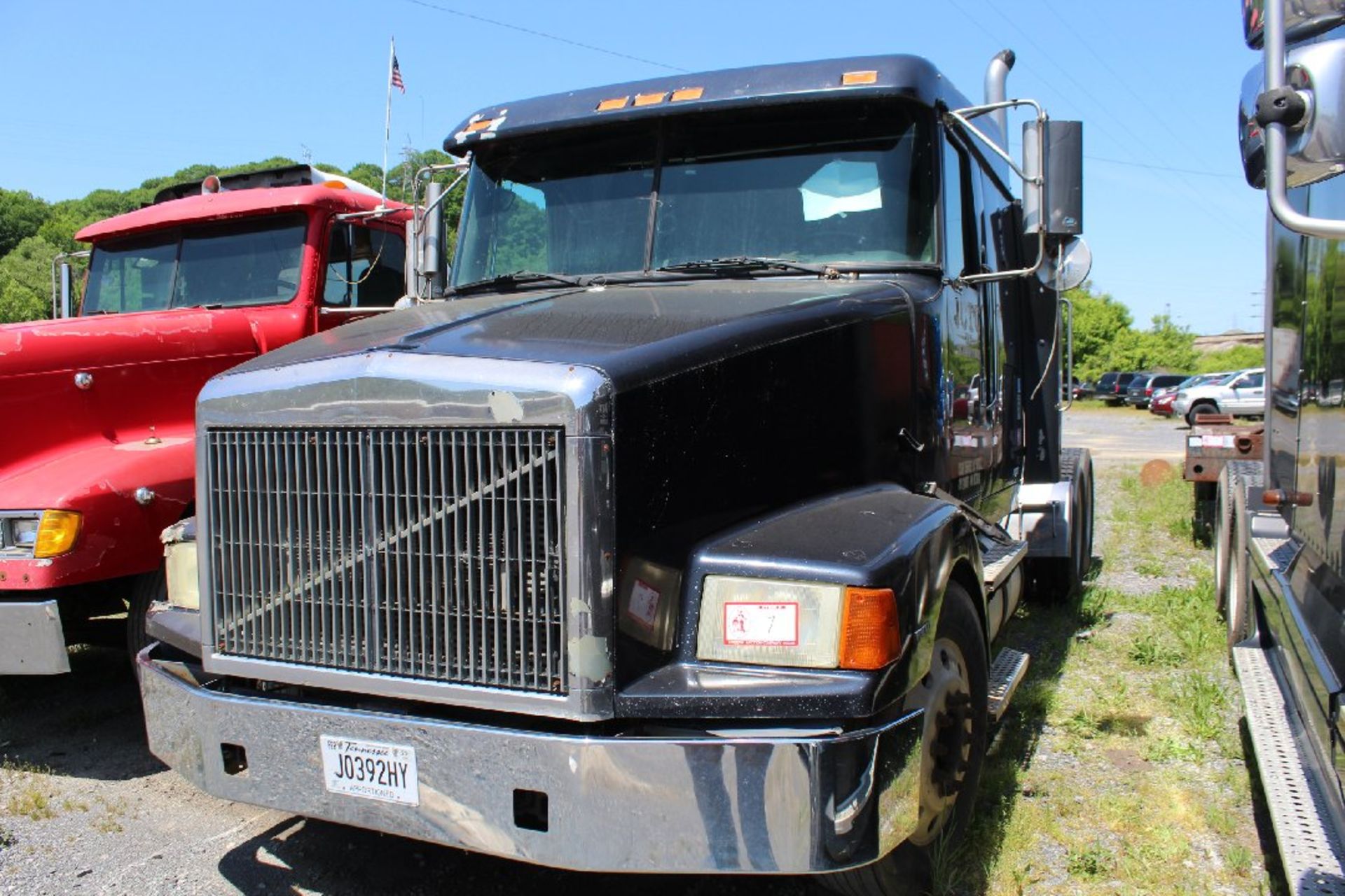 1996 Volvo Road Tractor (Salvage) Detroit Series 60 Diesel, Eaton Fuller RTLO-16713A Transmission,