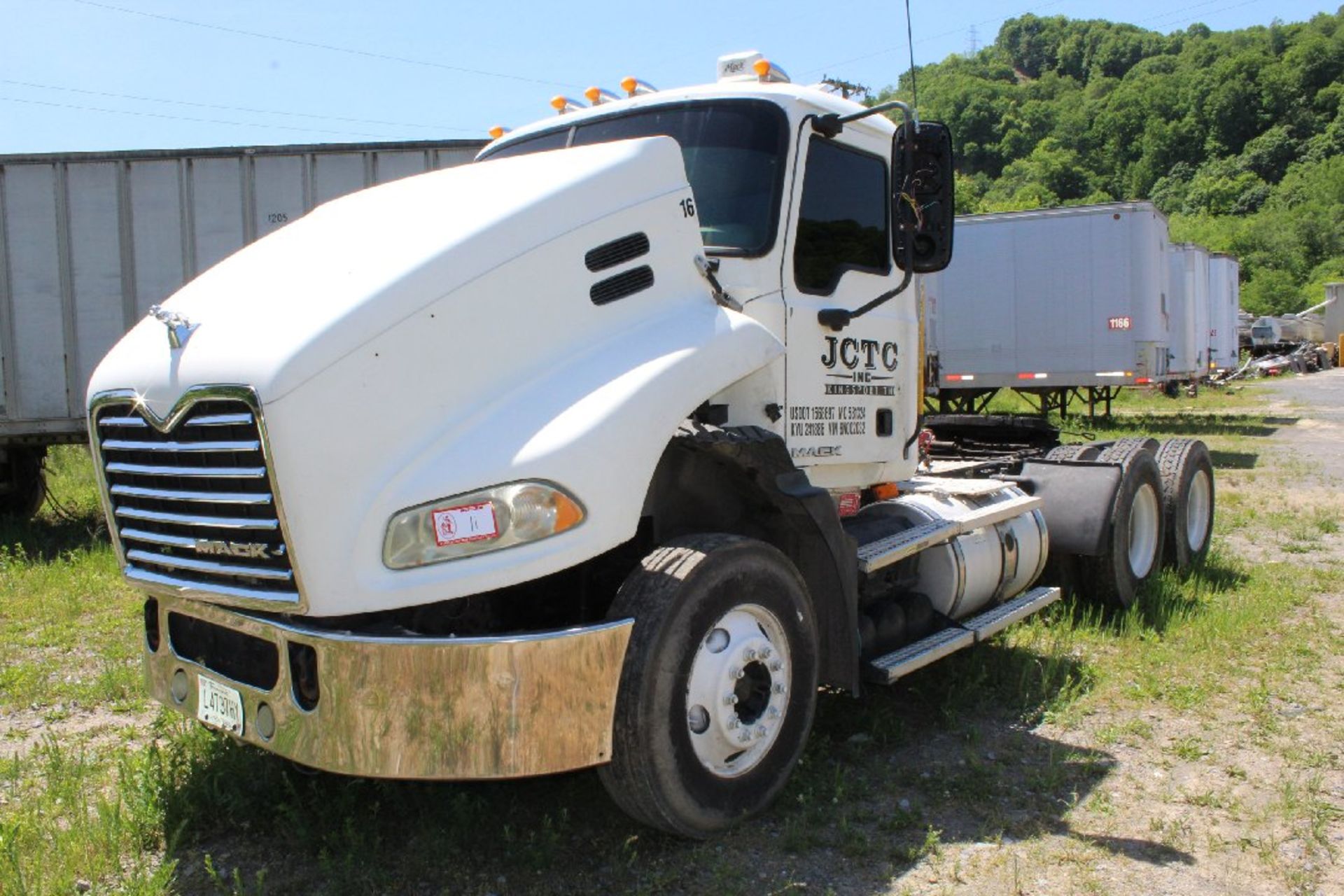 2008 Mack Model CXU613, Day Cab Road Tractor, Mack Diesel, 10 Speed with Wet Line Kit, Dash Parts