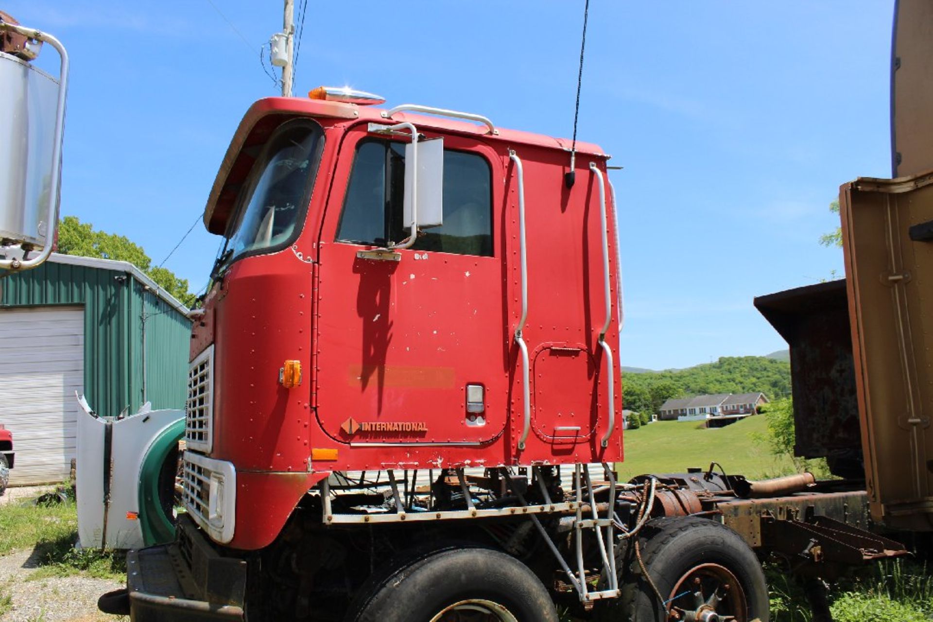 1980 International Day Cab Road Tractor, Salvage, No Motor or Transmission, NO TITLE EVER. Item - Image 2 of 4