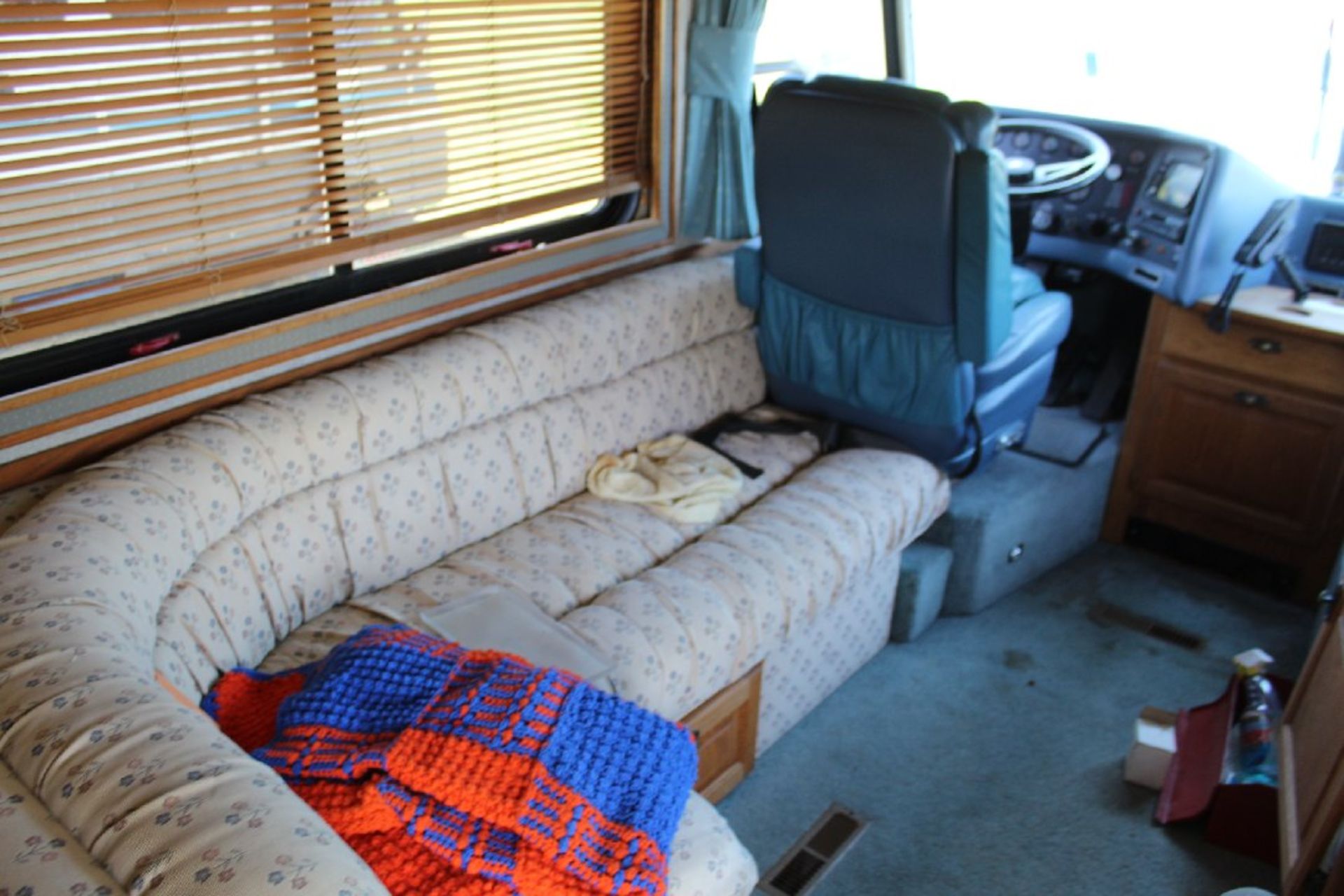 1988 Beaver 15G Motorhome, Diesel Engine Auto Transmission, VIN 15GED1113H1050638, TITLE. Item - Image 6 of 10