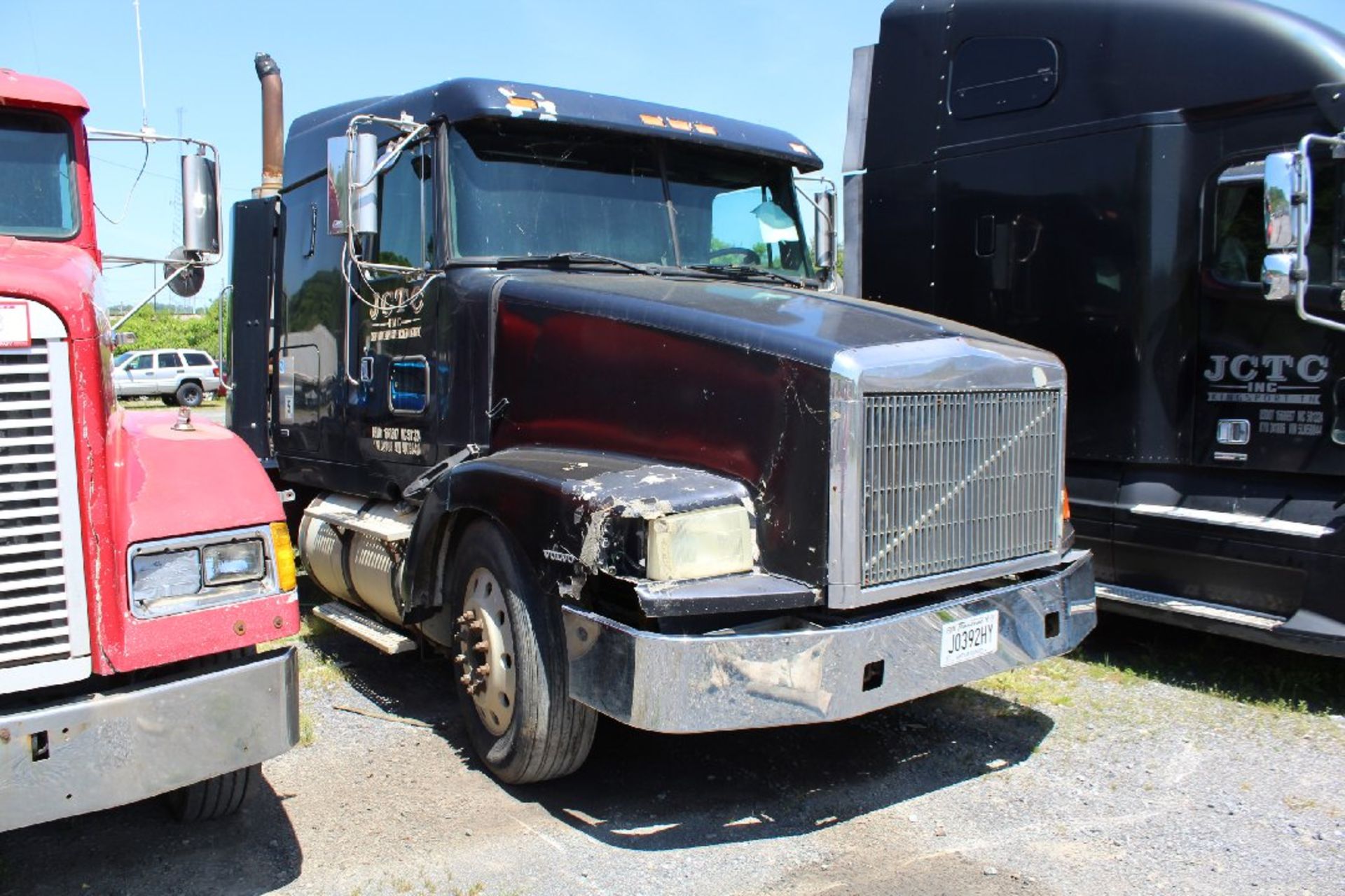1996 Volvo Road Tractor (Salvage) Detroit Series 60 Diesel, Eaton Fuller RTLO-16713A Transmission, - Image 2 of 7