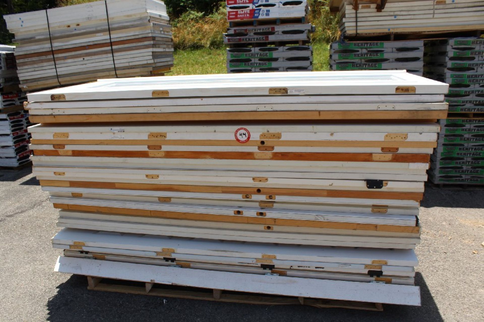 Pallet of Assorted Hollow Core Interior/Exterior Slab Doors, Size Range from 32" - 36" = Quantity of