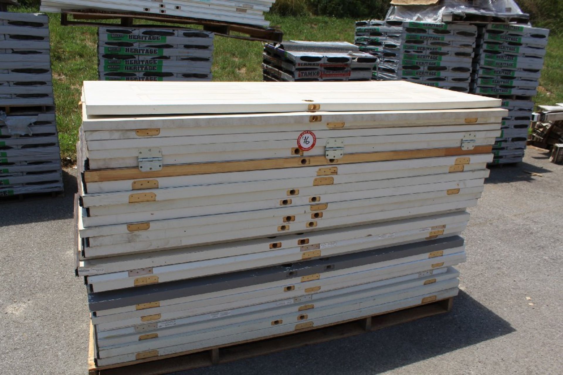 Pallet of Assorted Hollow Core Interior/Exterior Slab Doors, Size Range from 32" - 36"= Quantity