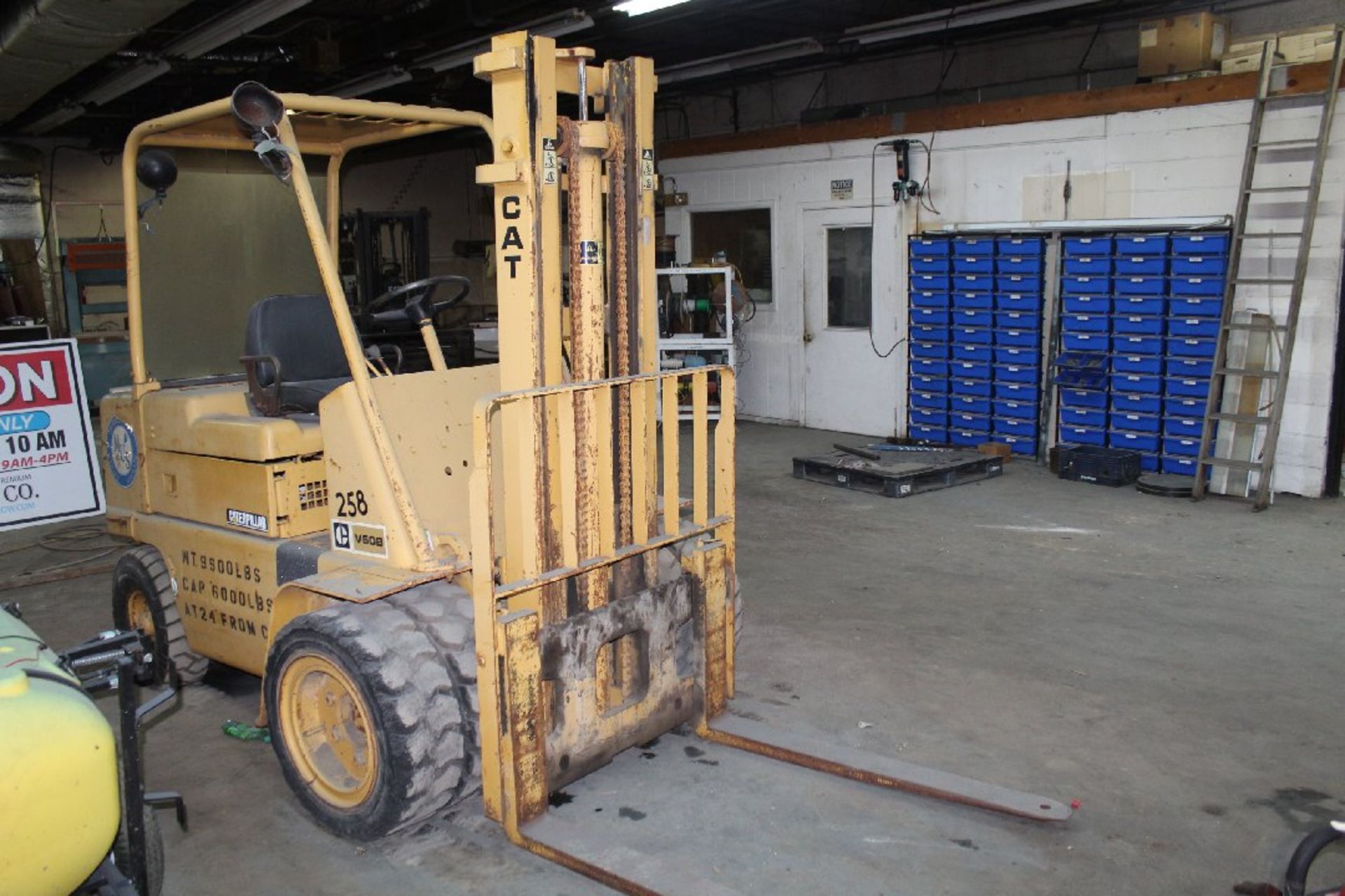 CAT V60B Forklift, 6,000 pound capacity, duel pneumatic front tires, 156in Lift, Gasoline Engine, - Image 3 of 3