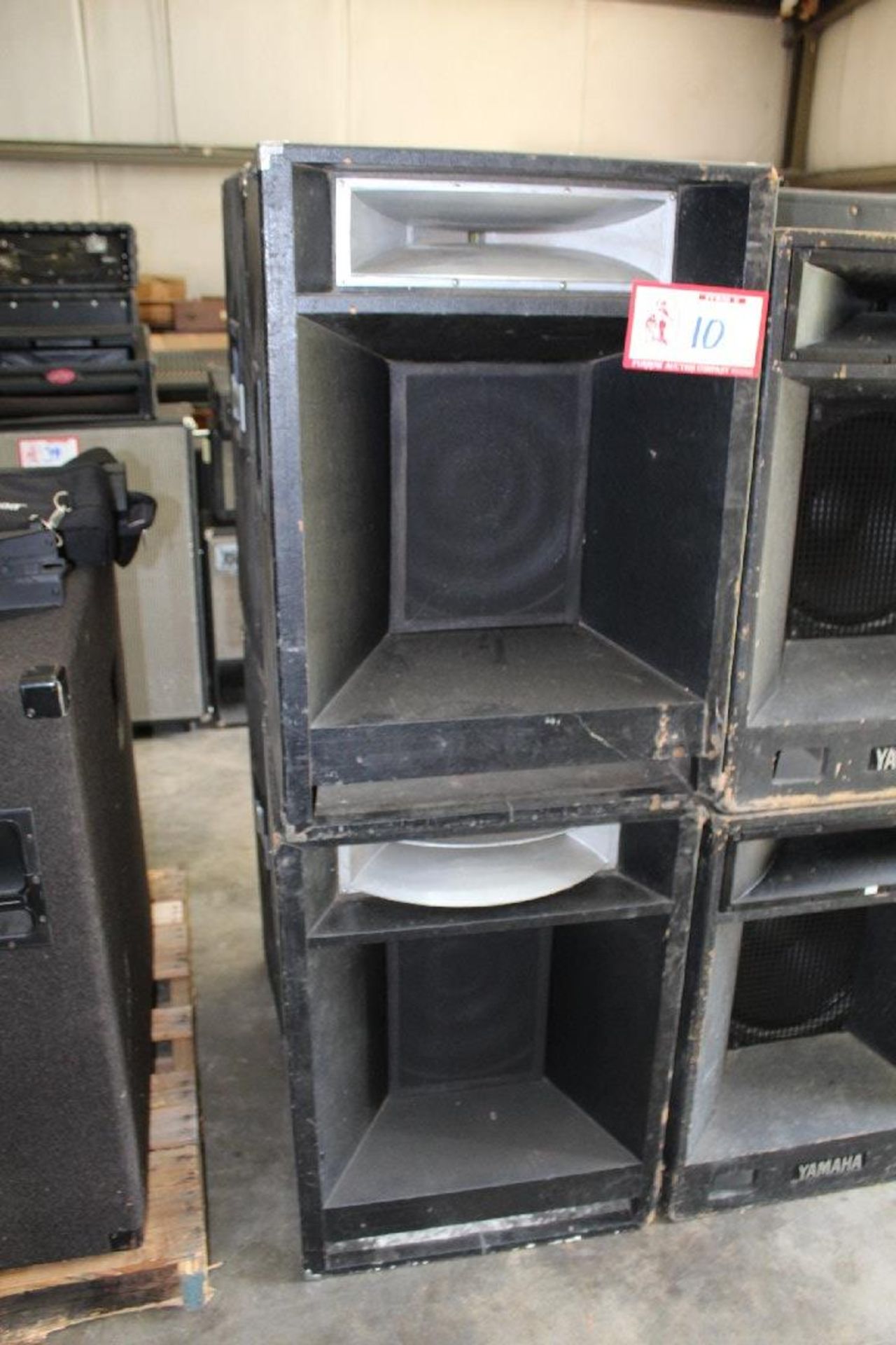 Pair Yamaha 4115PA speakers