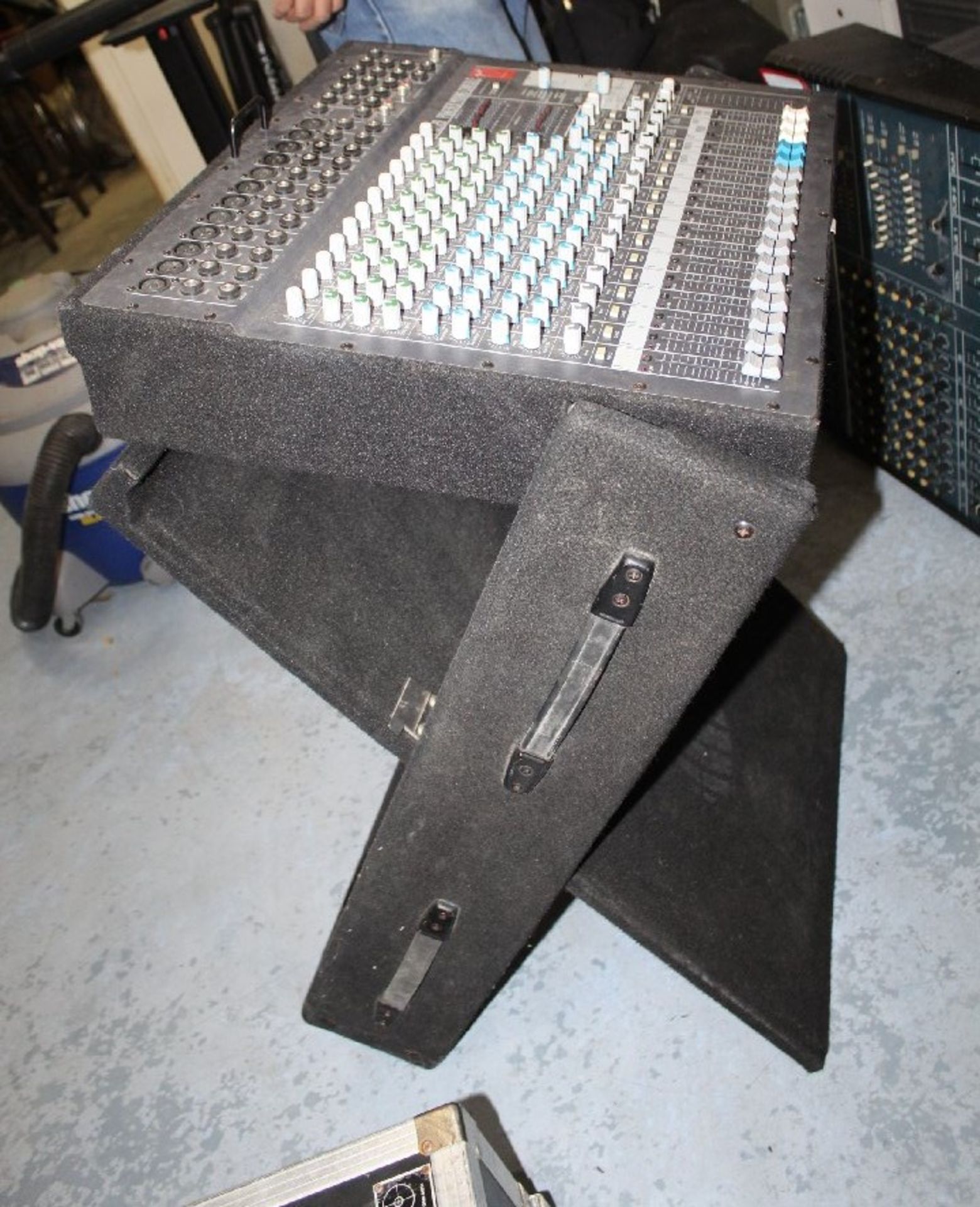 Fender PX2212D Mixing Console