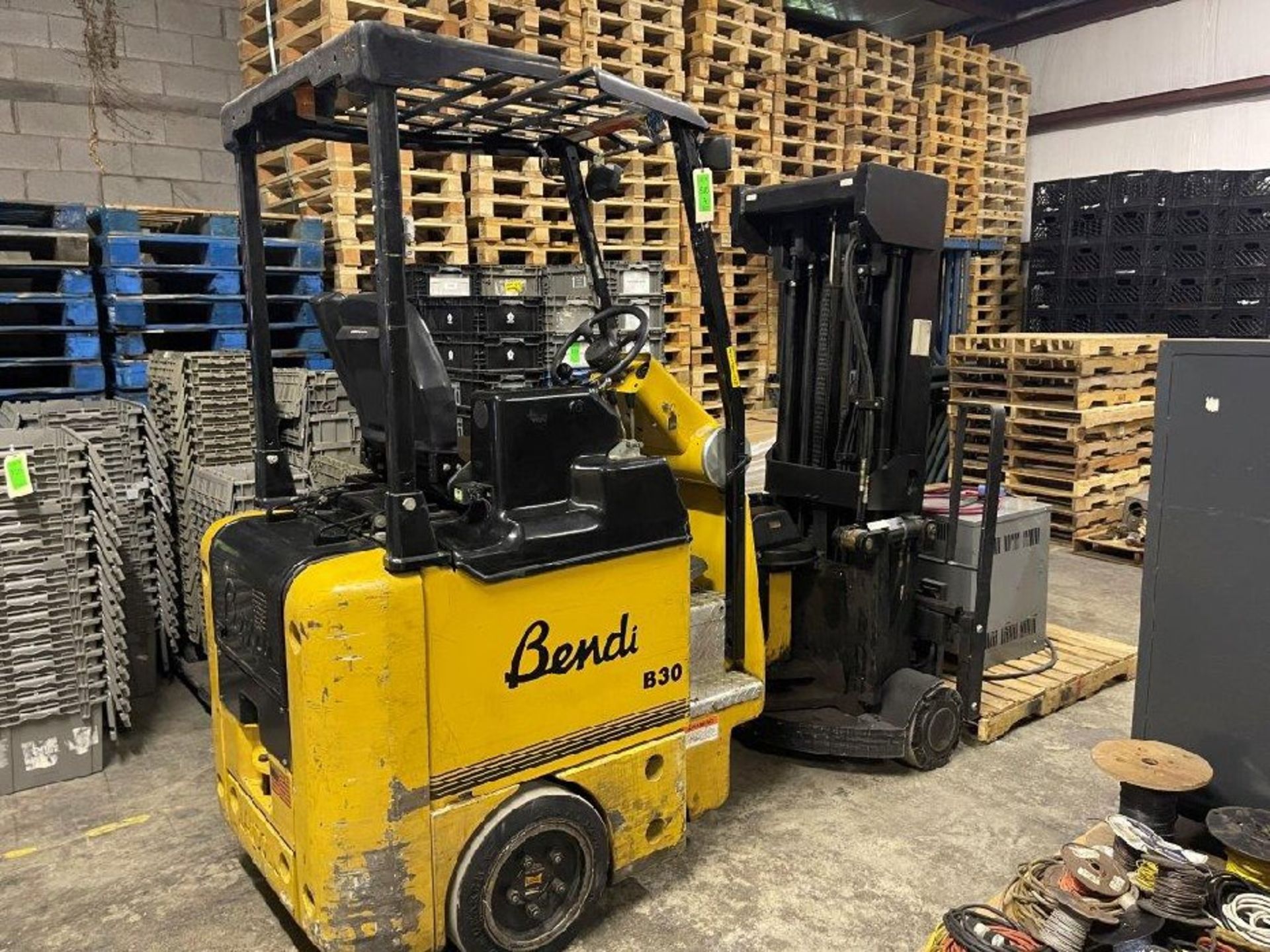 Landoll Bendi B30 Rear Wheel Drive Narrow Aisle Electric Forklift