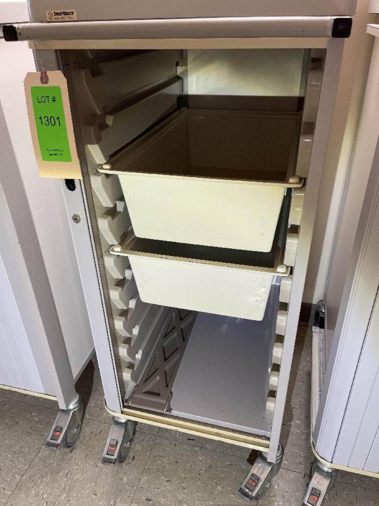 InnerSpace 3750TT Rolling Door Medical Procedure Supply Cabinet Cart Stand - Image 2 of 2