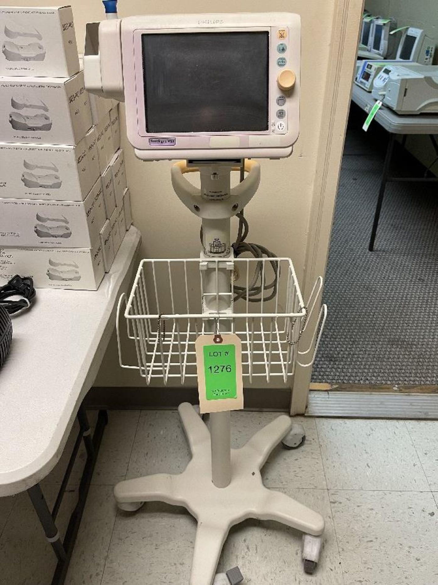 Philips SureSigns VS3 Vital Signs Monitor w/10° RS-0006 Mobile Rolling Stand