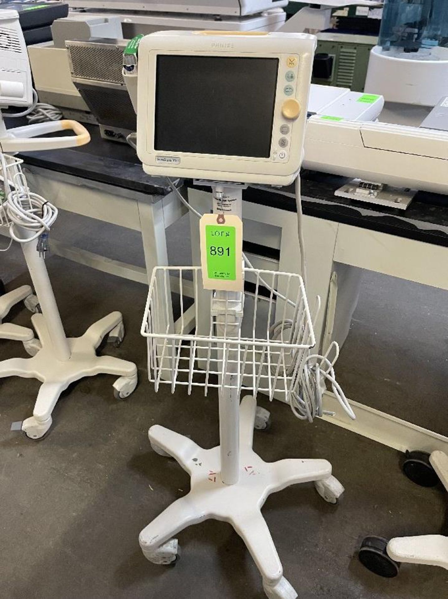 Philips Suresigns VS3 Bedside Monitor w/Mobile Stand