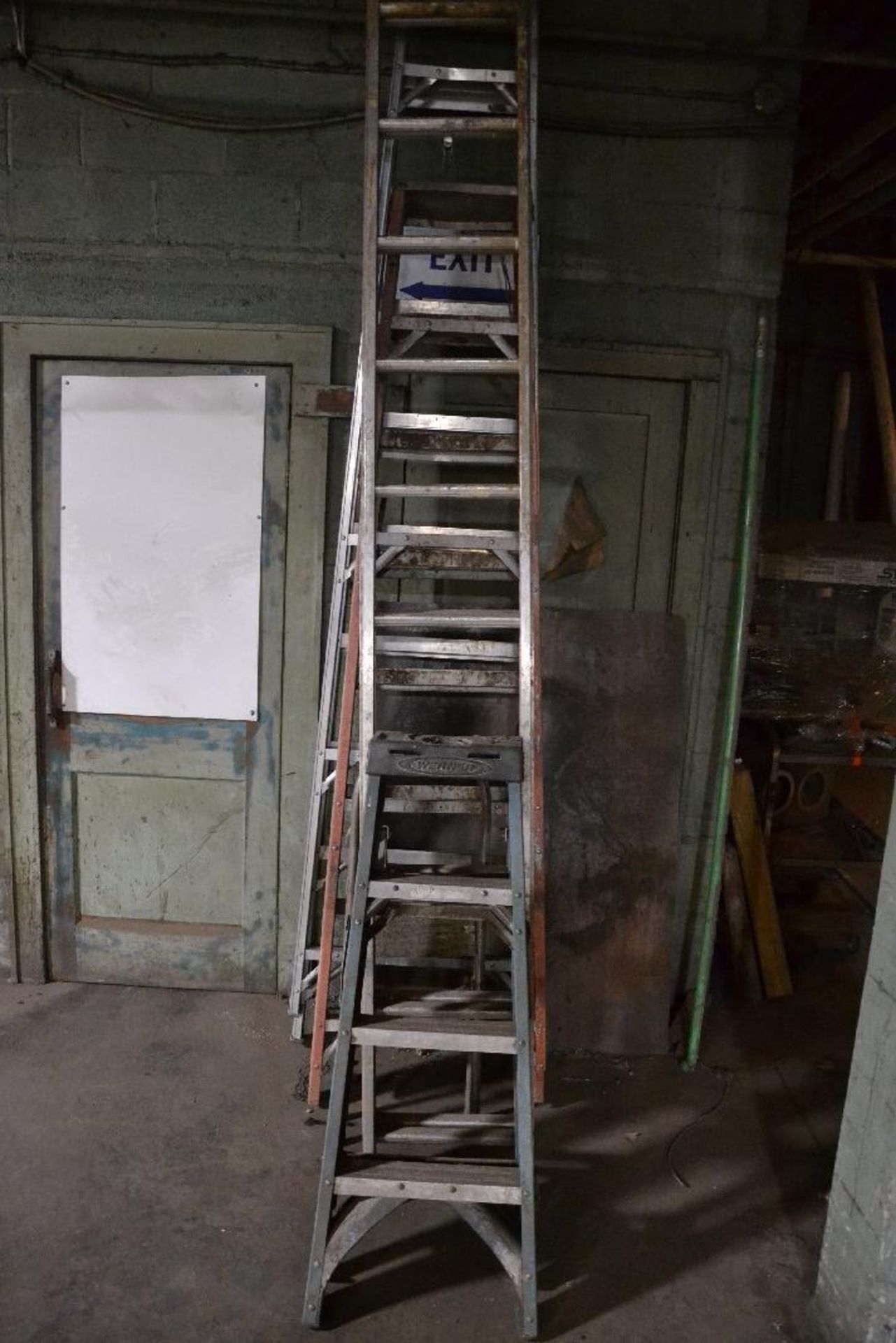 Assorted ladders, 2 extension, 1 step, 1 small step
