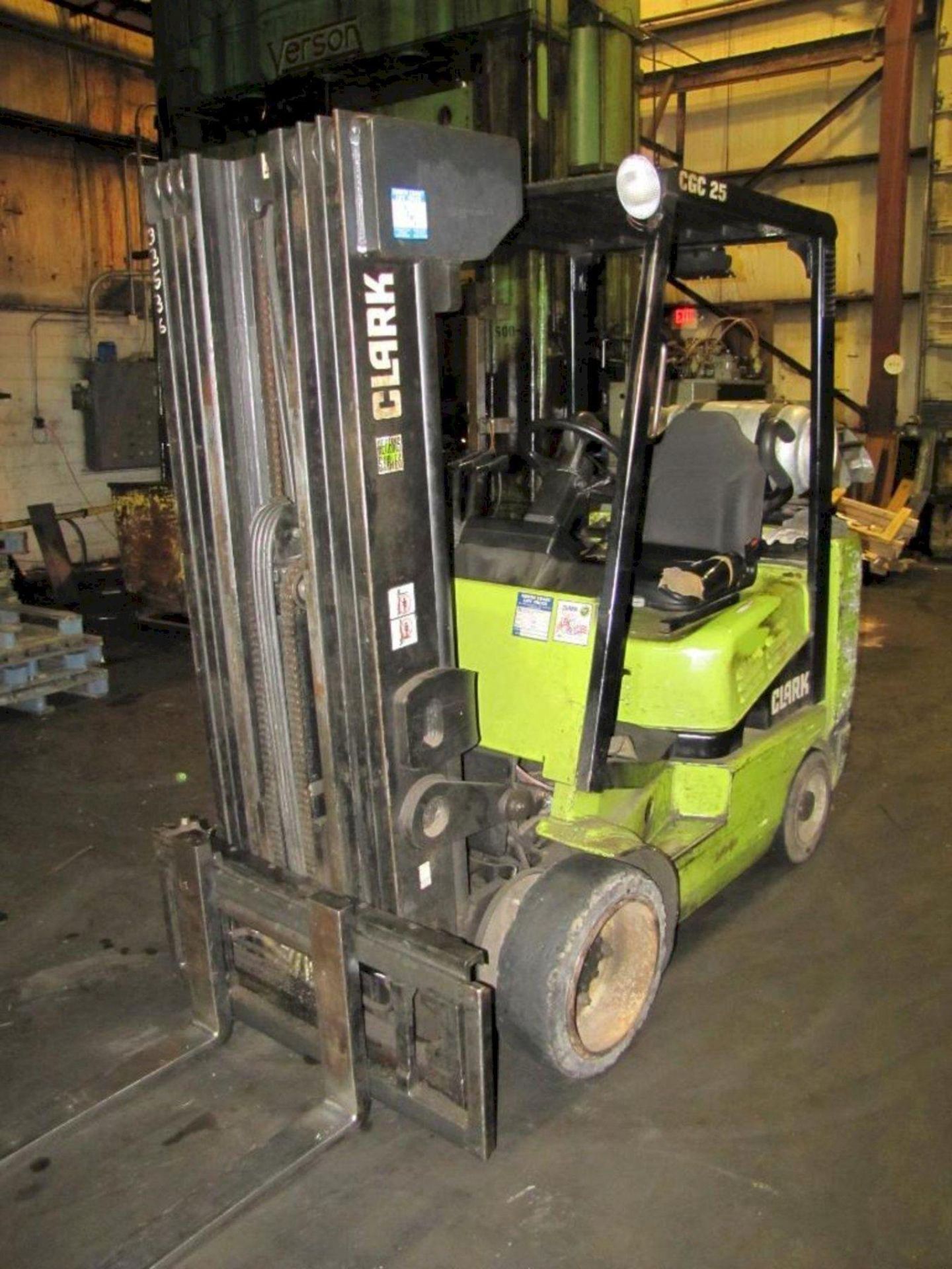 4,000 lb. Clark Model CGC25 Propane Forklift - Image 4 of 6