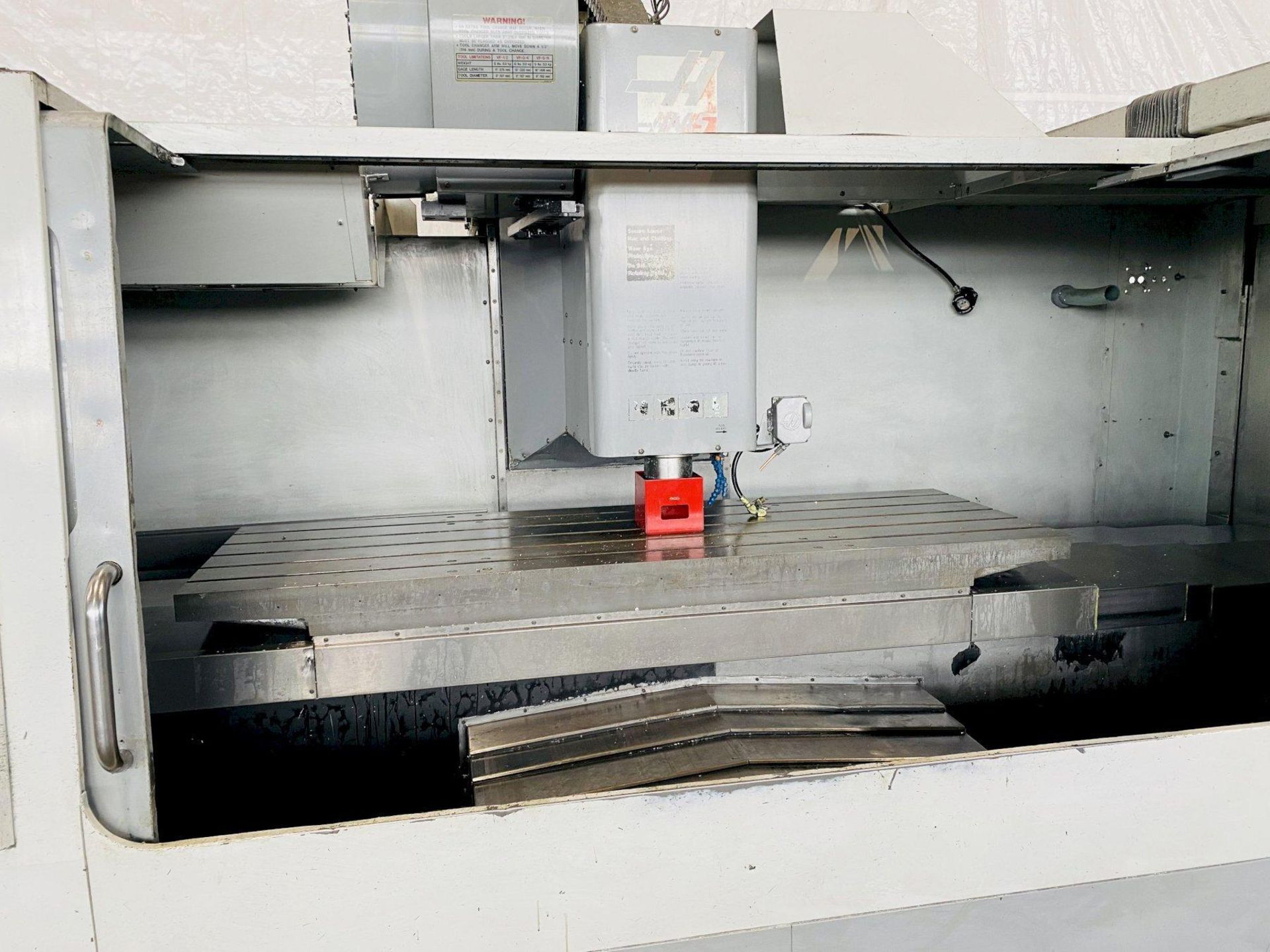 (2006) HAAS VF-7D/40 CNC VERTICAL MACHINING CENTER - Image 4 of 15