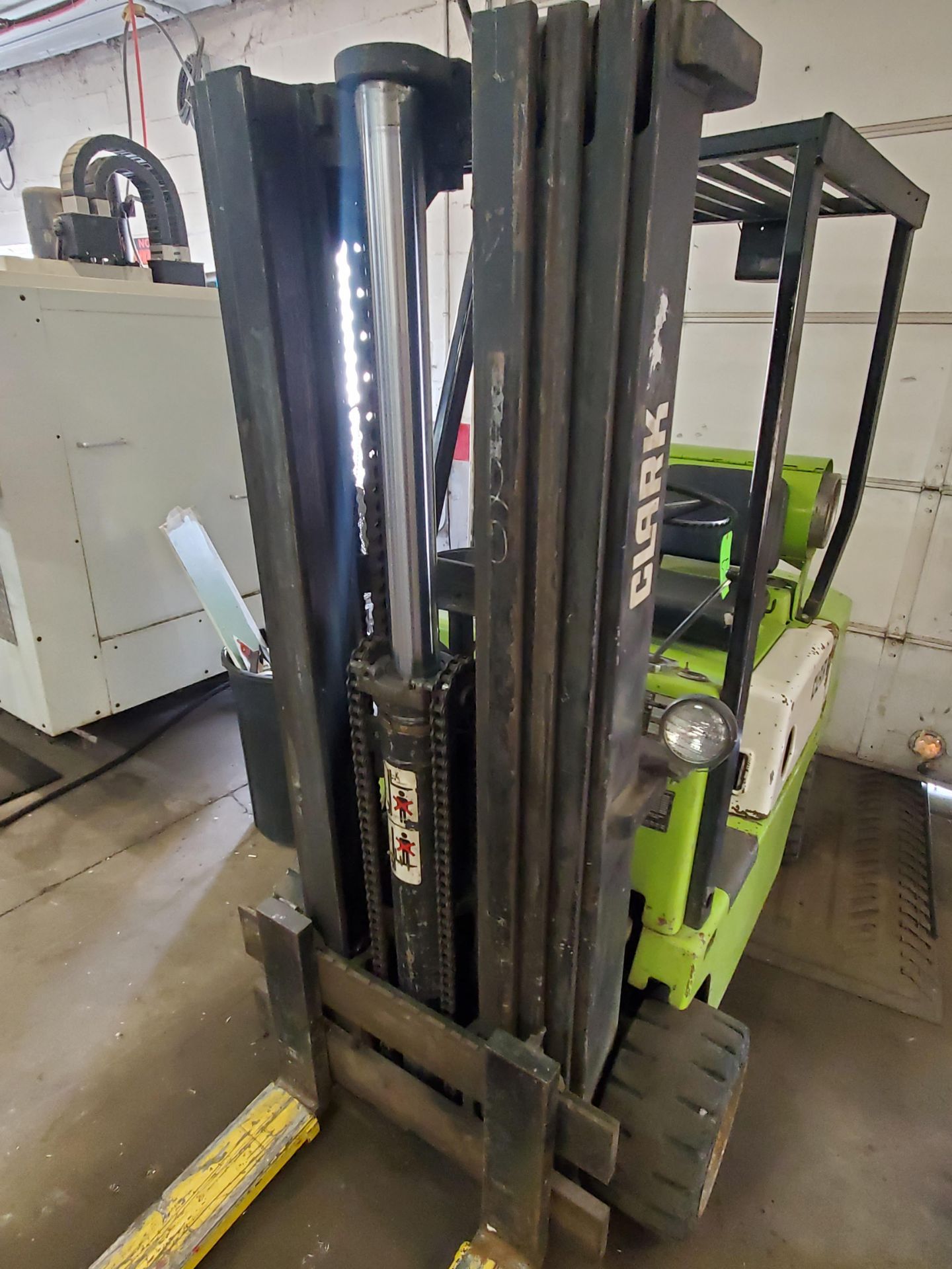 5,500 LB Clark Model C500-55 Propane Forklift - Image 3 of 11