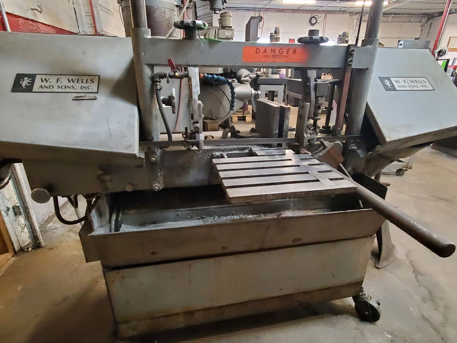 9" x 18" H.F. Wells Horizontal Bandsaw - Image 2 of 8