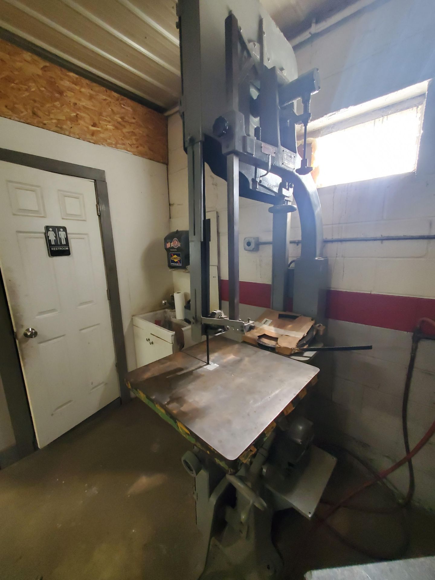 27" Northfield Foundry & Machine Vertical Bandsaw - Image 2 of 10