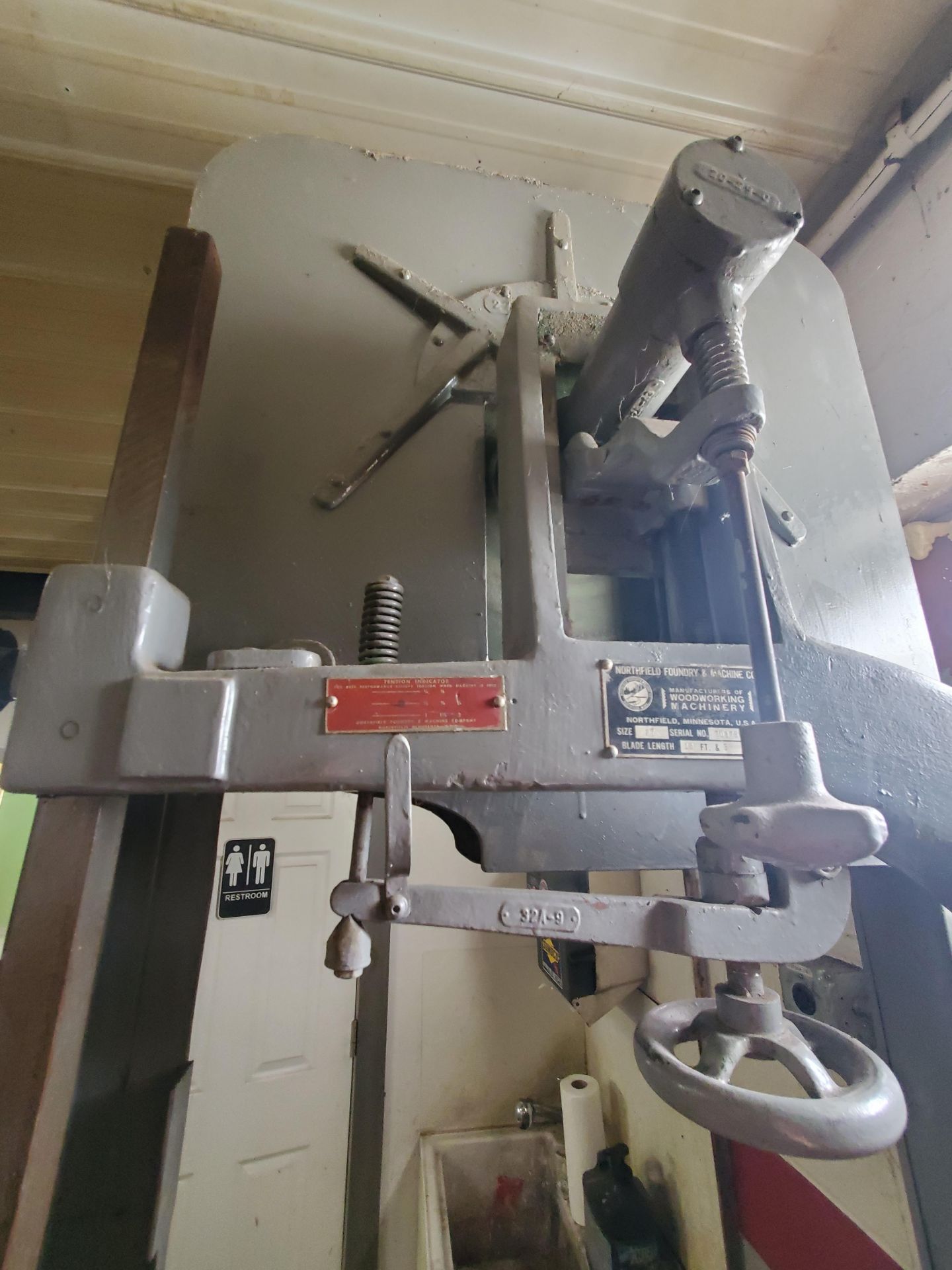 27" Northfield Foundry & Machine Vertical Bandsaw - Image 9 of 10