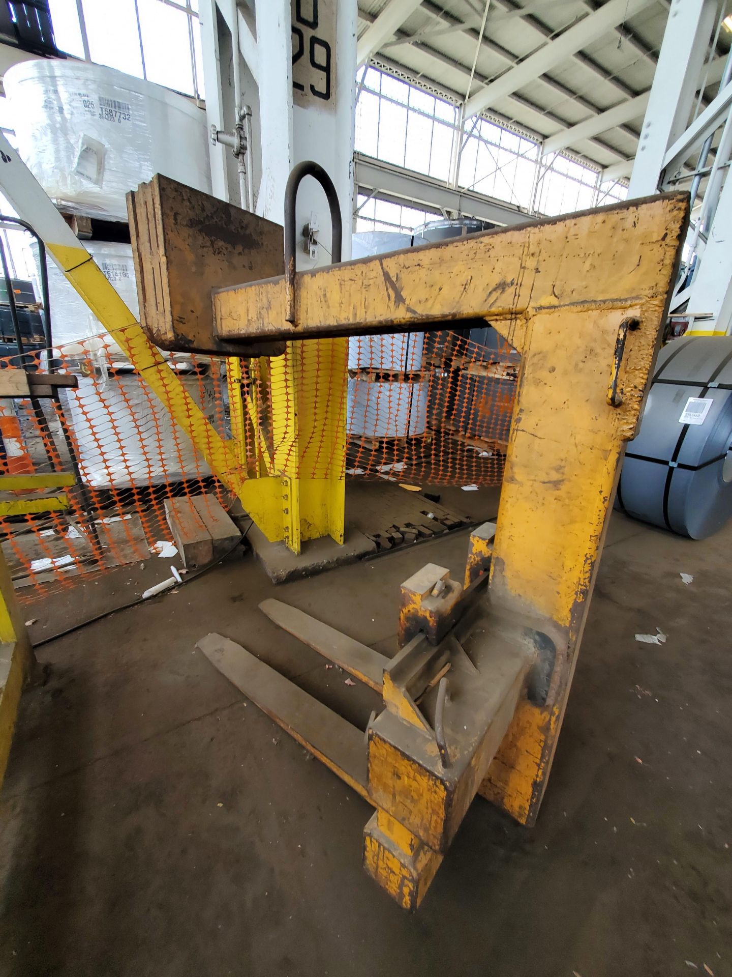 Skid Lifter. unknown capacity - Image 2 of 2