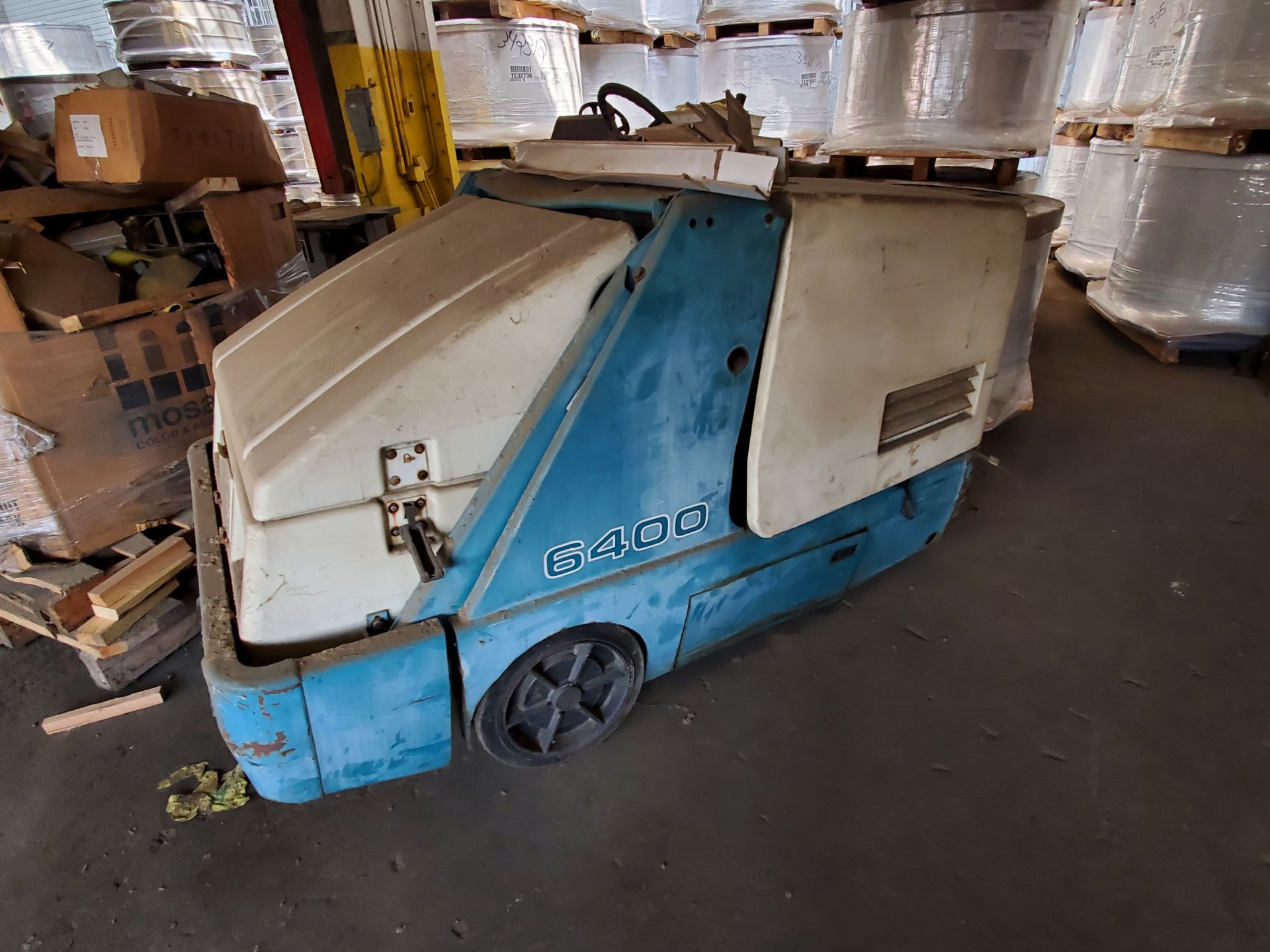 Tennant Model 6400 Riding Floor Scrubber