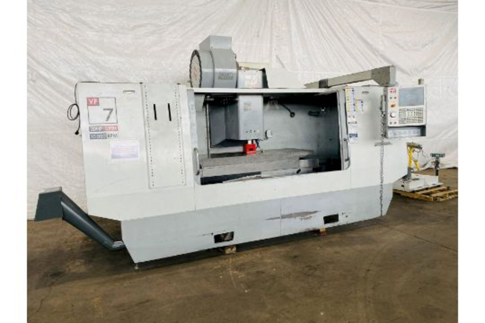 (2006) HAAS VF-7D/40 CNC VERTICAL MACHINING CENTER - Image 3 of 15