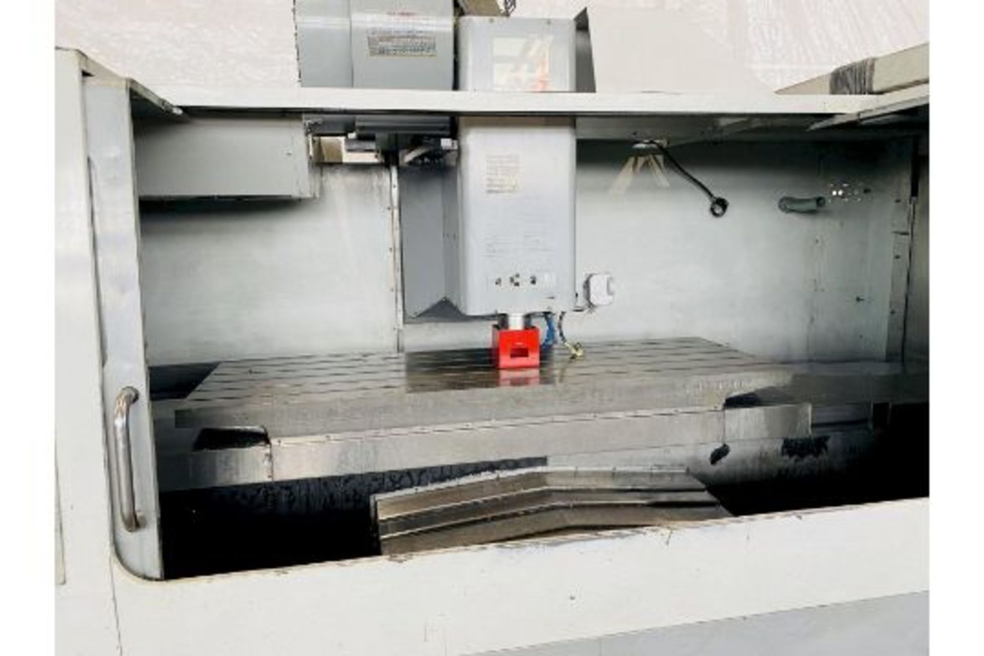 (2006) HAAS VF-7D/40 CNC VERTICAL MACHINING CENTER - Image 4 of 15