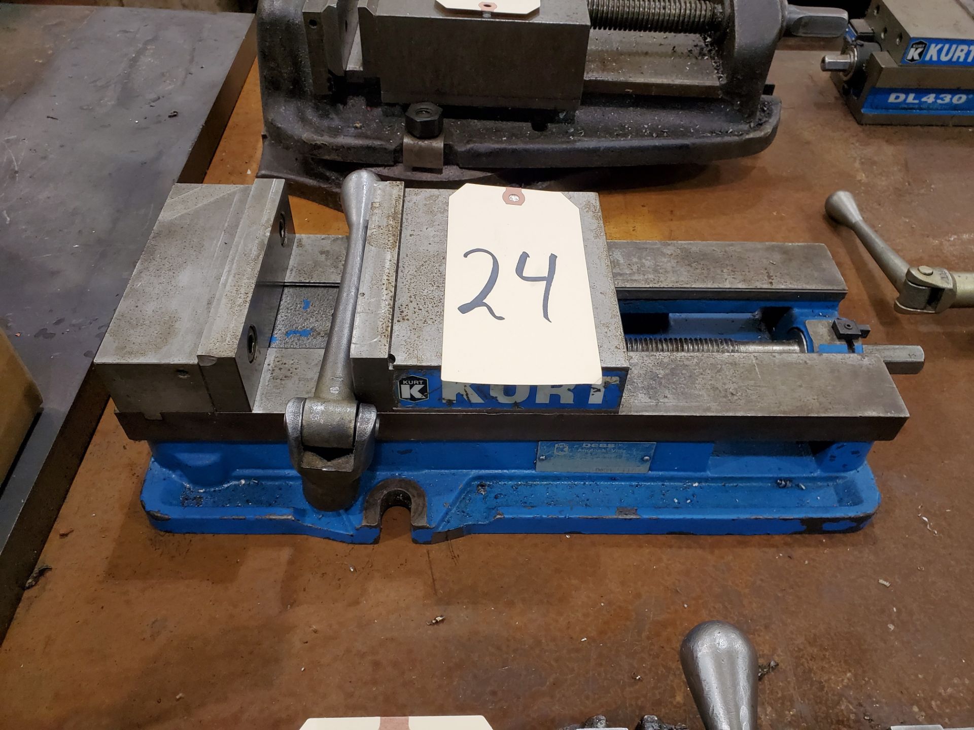 6" Kurt D688 Machine Vise (Needs Repair)