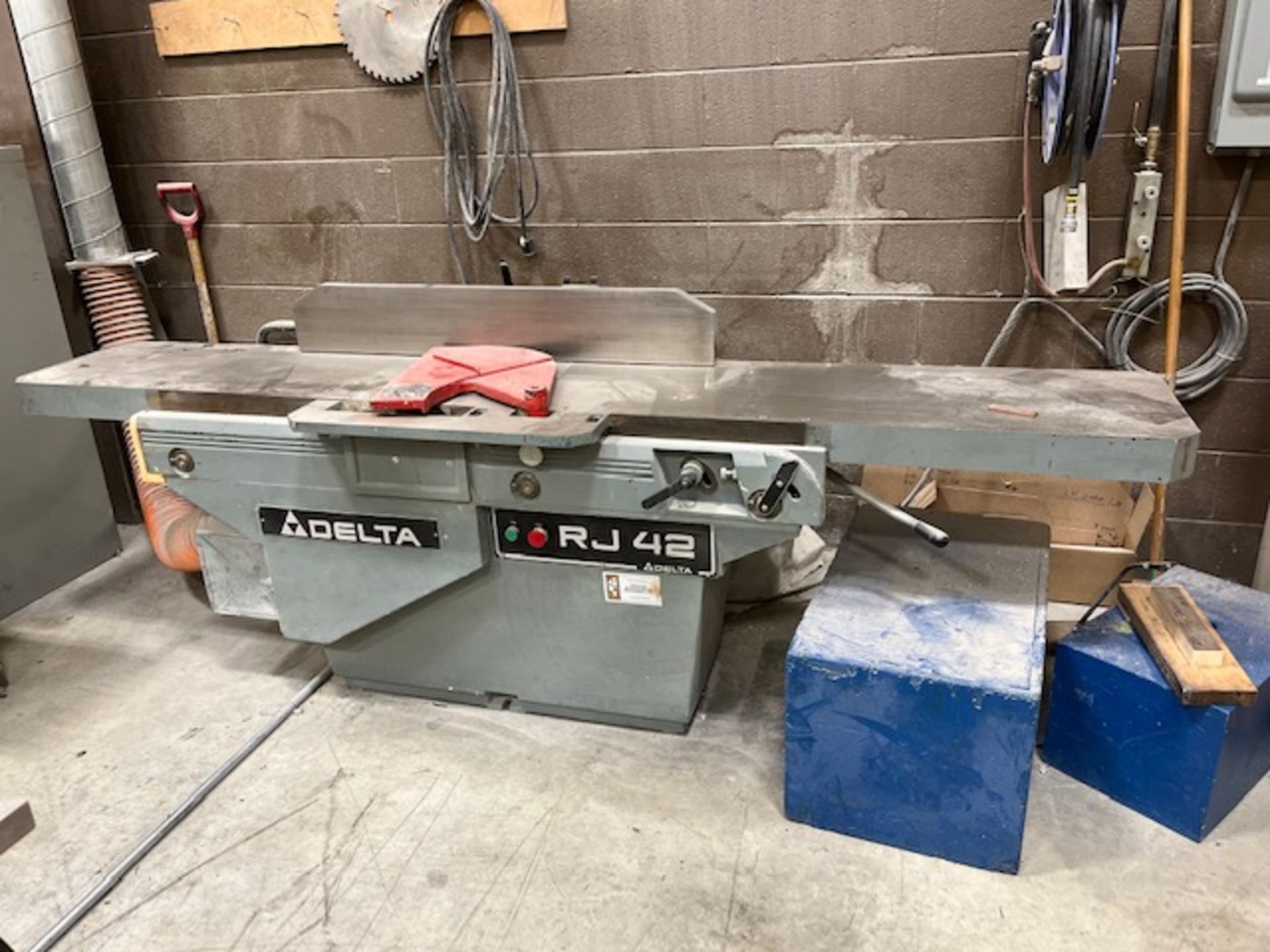 DELTA JOINTER, WDTH 16'', 5HP, SPIRAL CUTTING HEAD 4KNIVES, 230V/3PH/60C, LOCATION, WINDSOR, ONTARIO