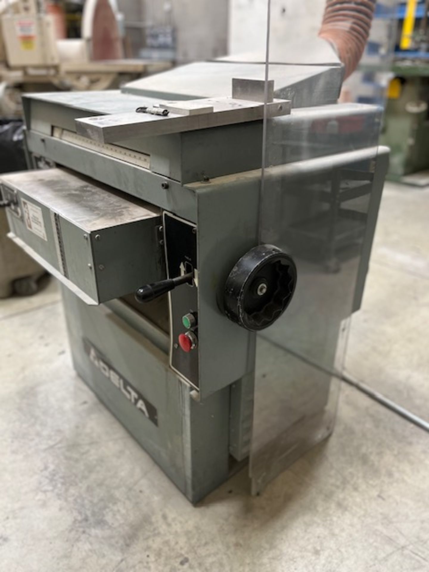 DELTA THICKNESS PLANER, CUT CAPACITY 20'' W X 9'' THICK,LOCATION, WINDSOR, ONTARIO - Image 2 of 3