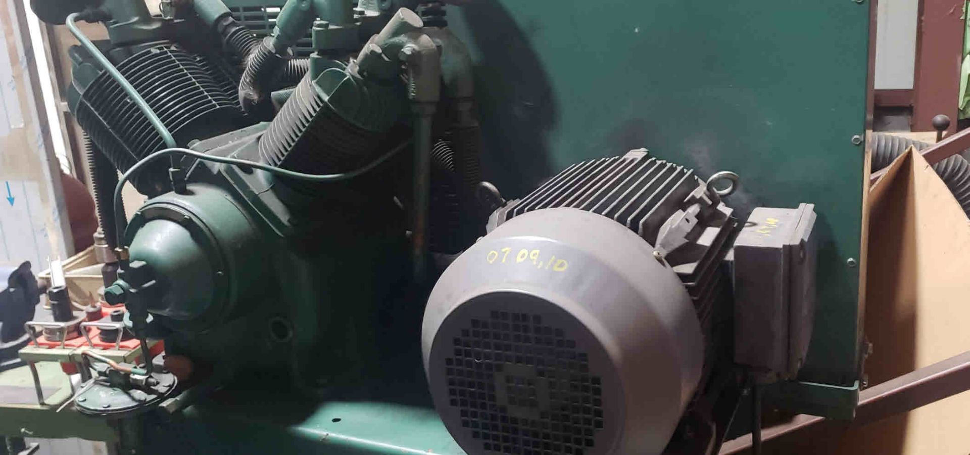 10 HP Champion Air Compressor, LOCATION, MISSISSAUGA, ONTARIO - Image 3 of 6