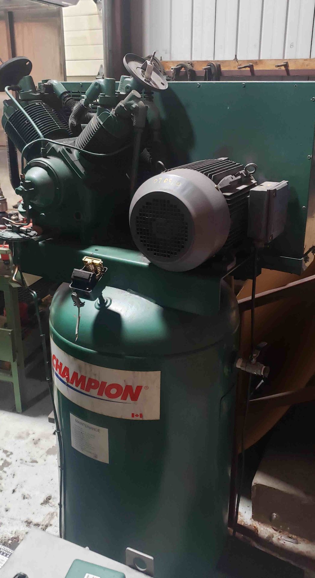 10 HP Champion Air Compressor, LOCATION, MISSISSAUGA, ONTARIO - Image 2 of 6