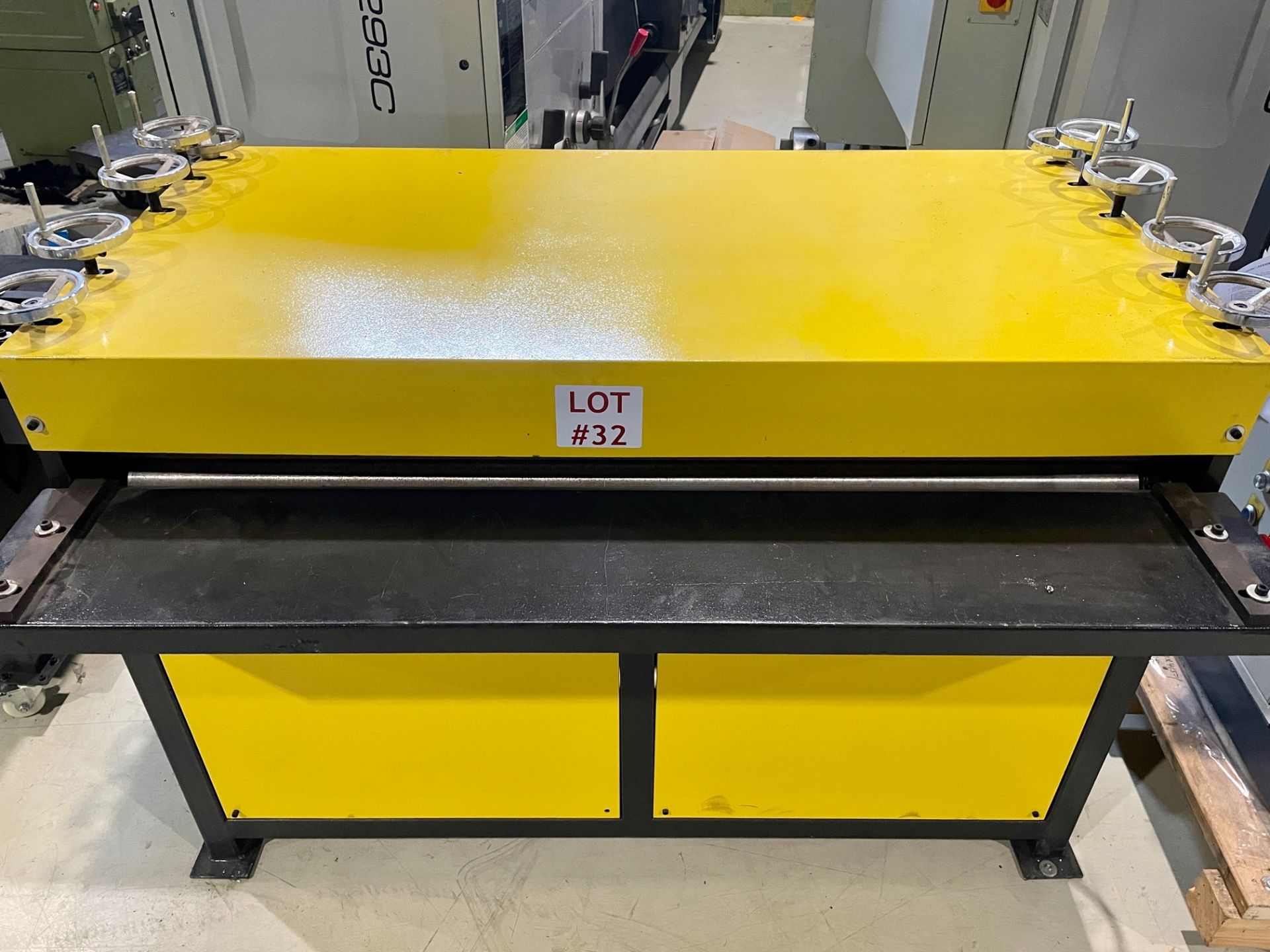 YSDCNC STRAIGHTENER-FEEDER, MODEL KXP-1300, S/N 1908, 4' X 18 GA, LOCATION, MONTREAL, QUEBEC