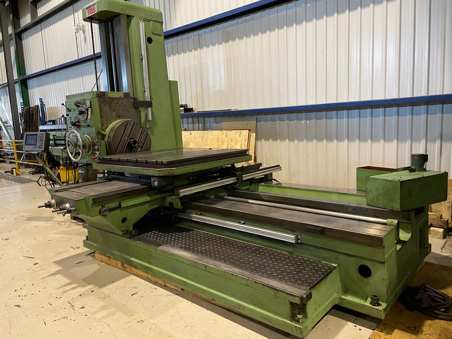 TOS BORING MILL HORIZONTAL,,MODEL W100A, S/N 4608, 50'' X 50'' TABLE, LOCATION, MONTREAL, QUEBEC - Image 9 of 12