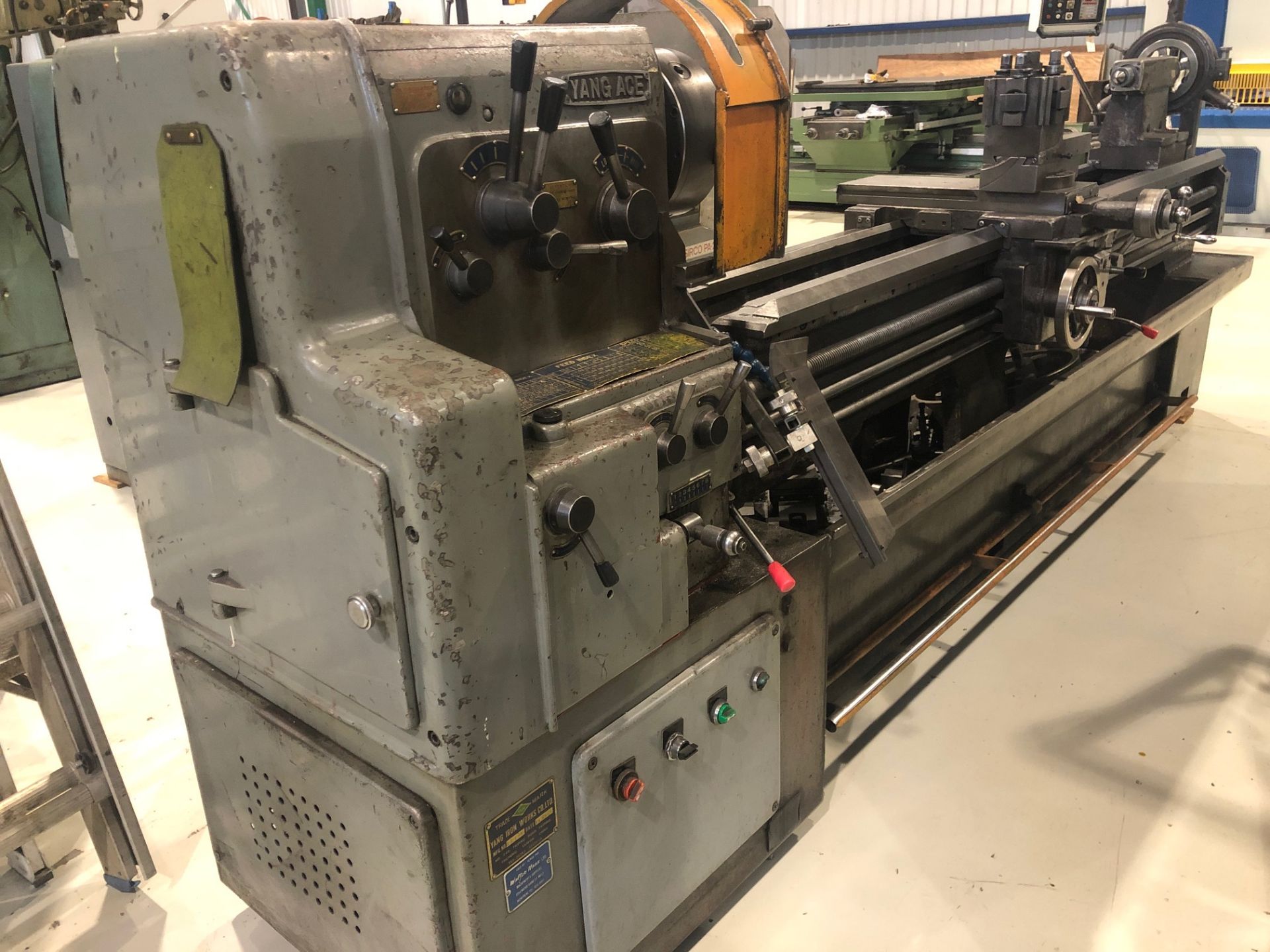 YANG ACE LATHE, S/N 12106, 21'' X 94'', LOCATION, MONTREAL, QUEBEC - Image 4 of 4