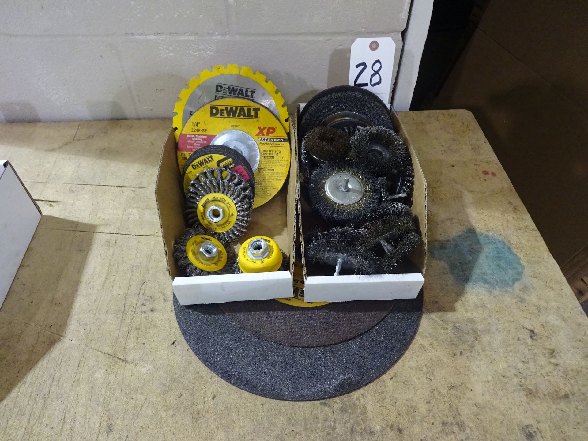 LOT: Steel Brushes & Cut-off Blades