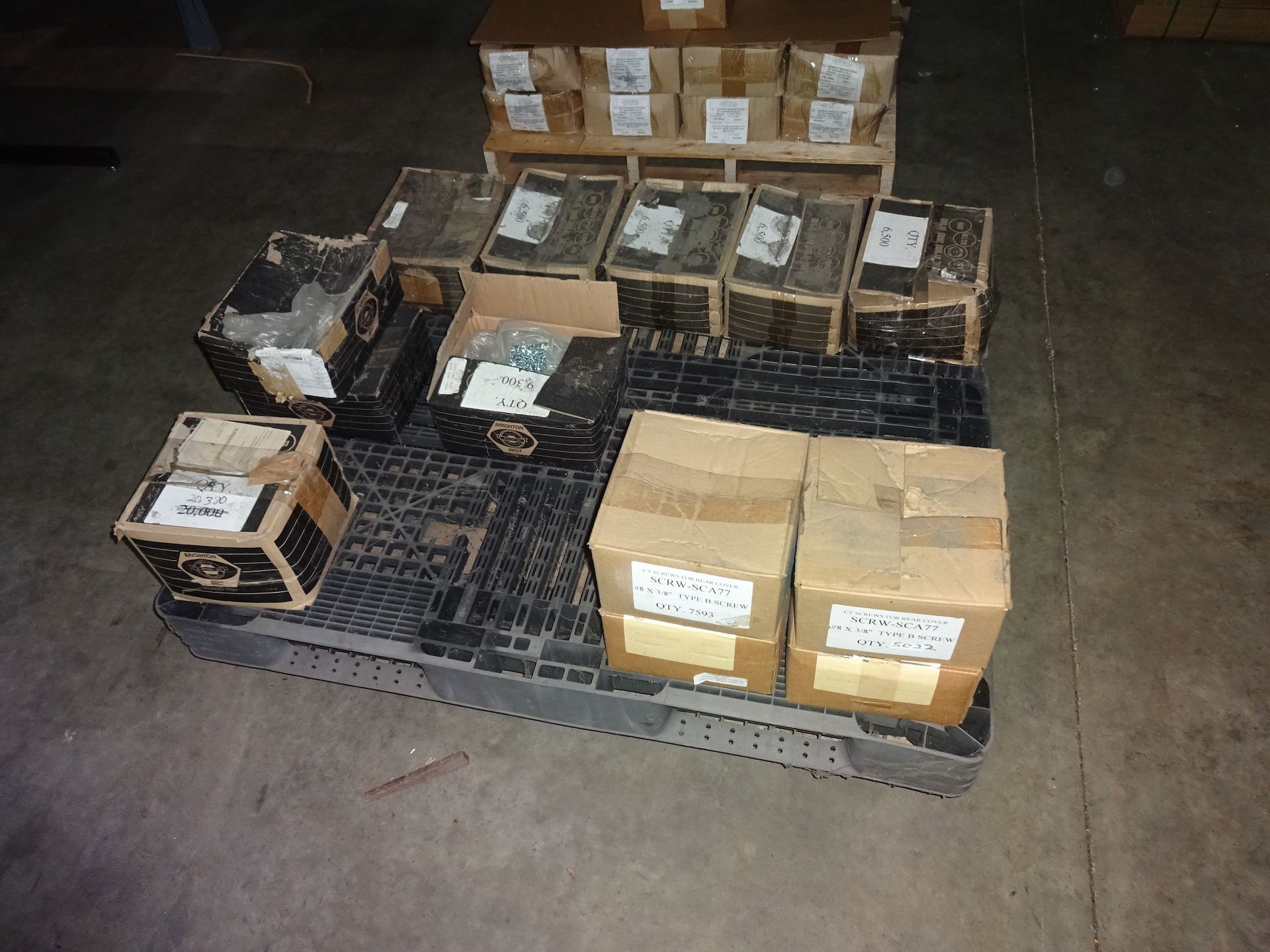 LOT: Assorted Screws & Washers on (4) Pallets - Image 2 of 4