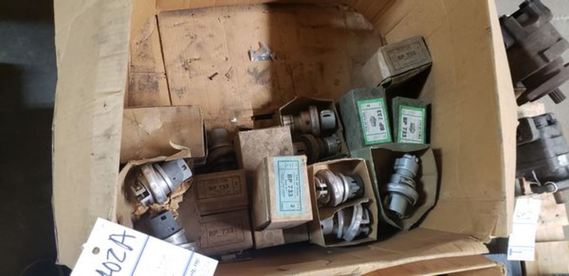 BOX OF CROUSE-HINDS BP733 RECEPTACLES