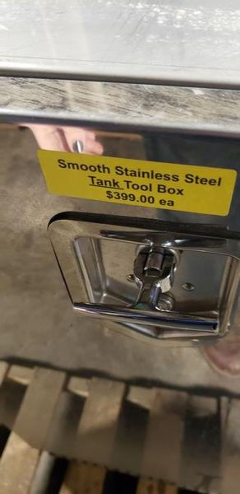 SMOOTH STAINLESS STEEL TANK TOOL BOX - Image 4 of 6
