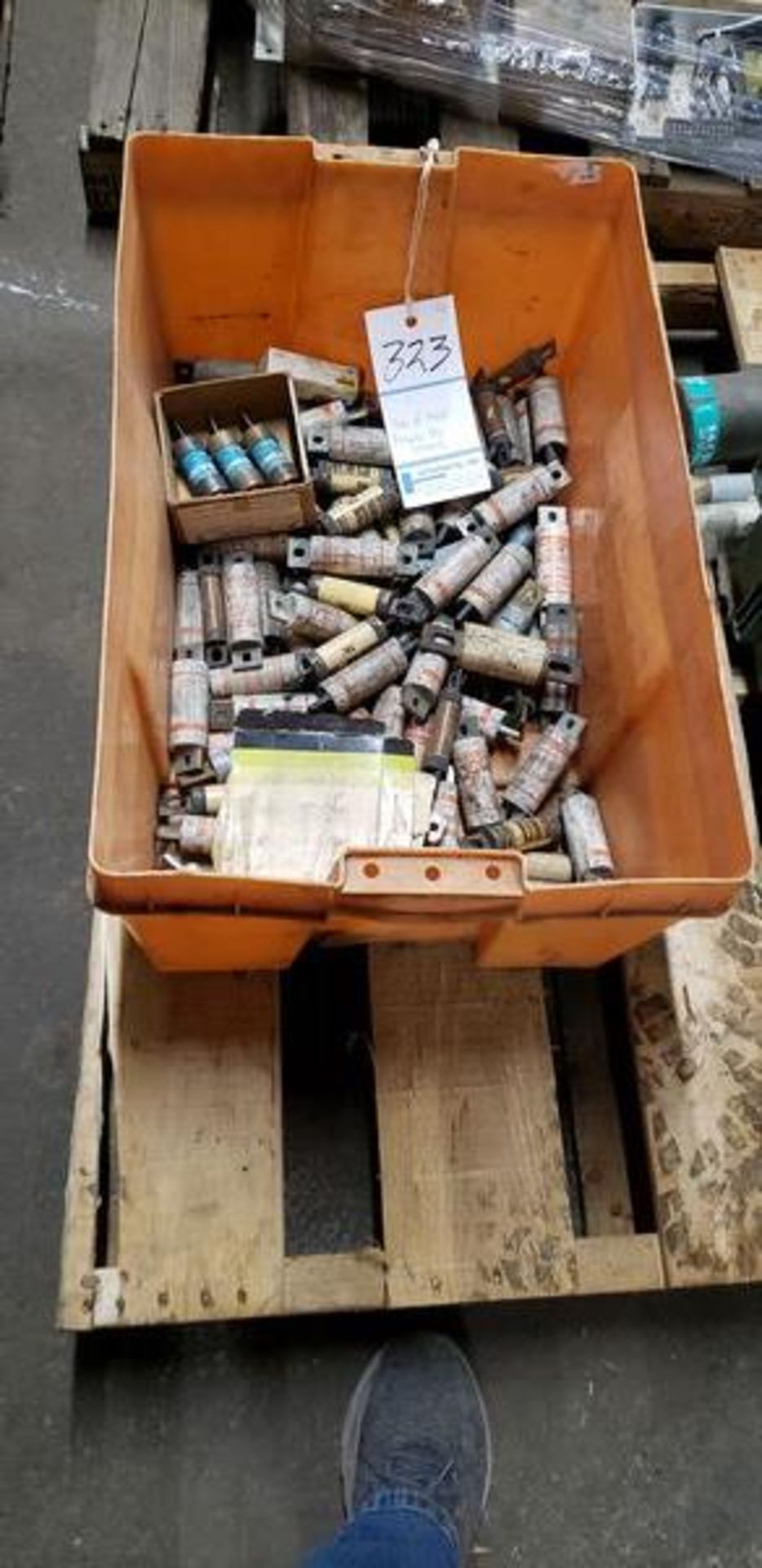 TUB OF ASSORTED FUSES AS SHOWN