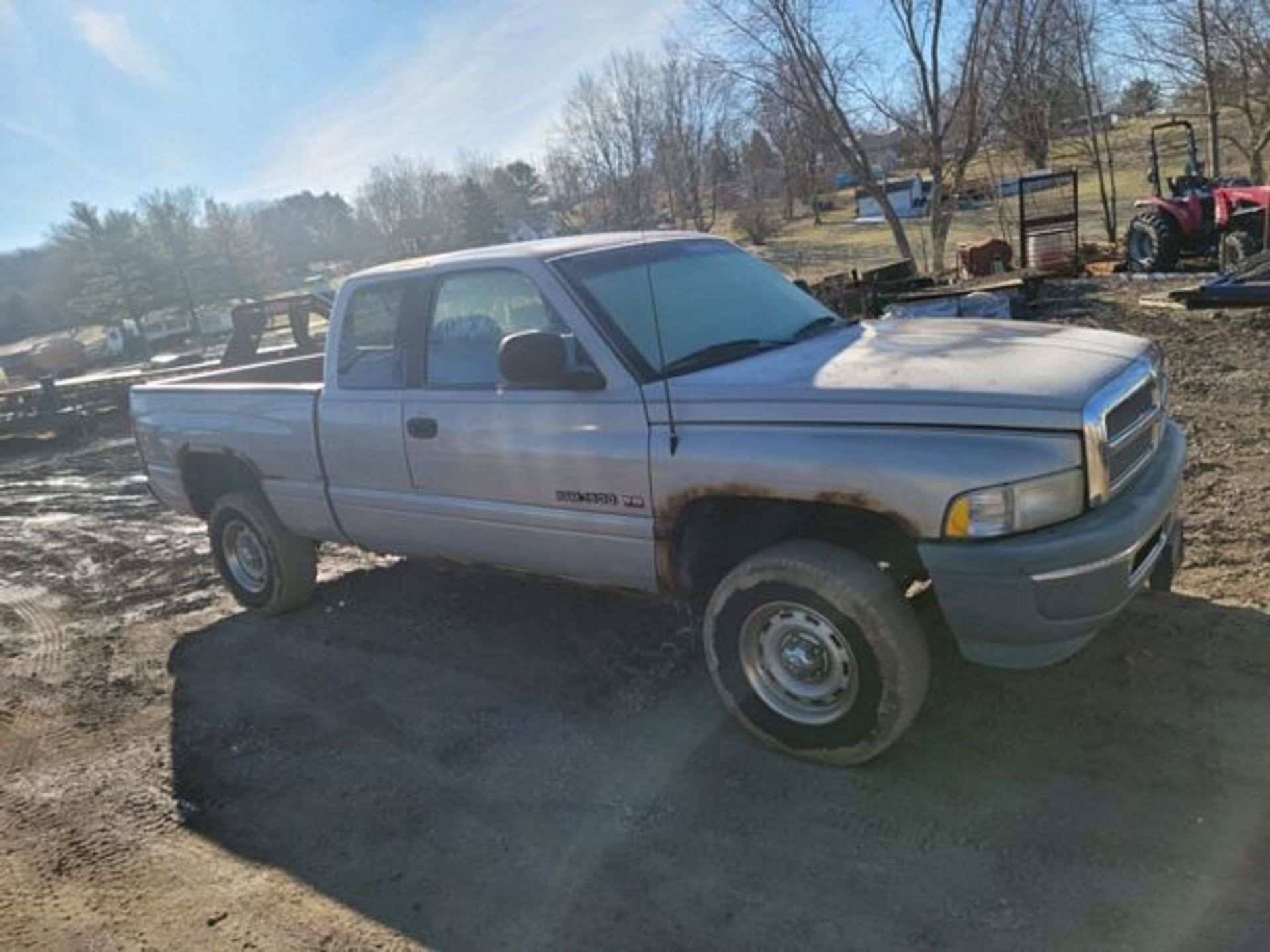 1998 DODGE RAM 1500 EXTENDED CAB 4X4 TRUCK - RUNS GOOD - SALVAGE TITLE - 164,640 MILES