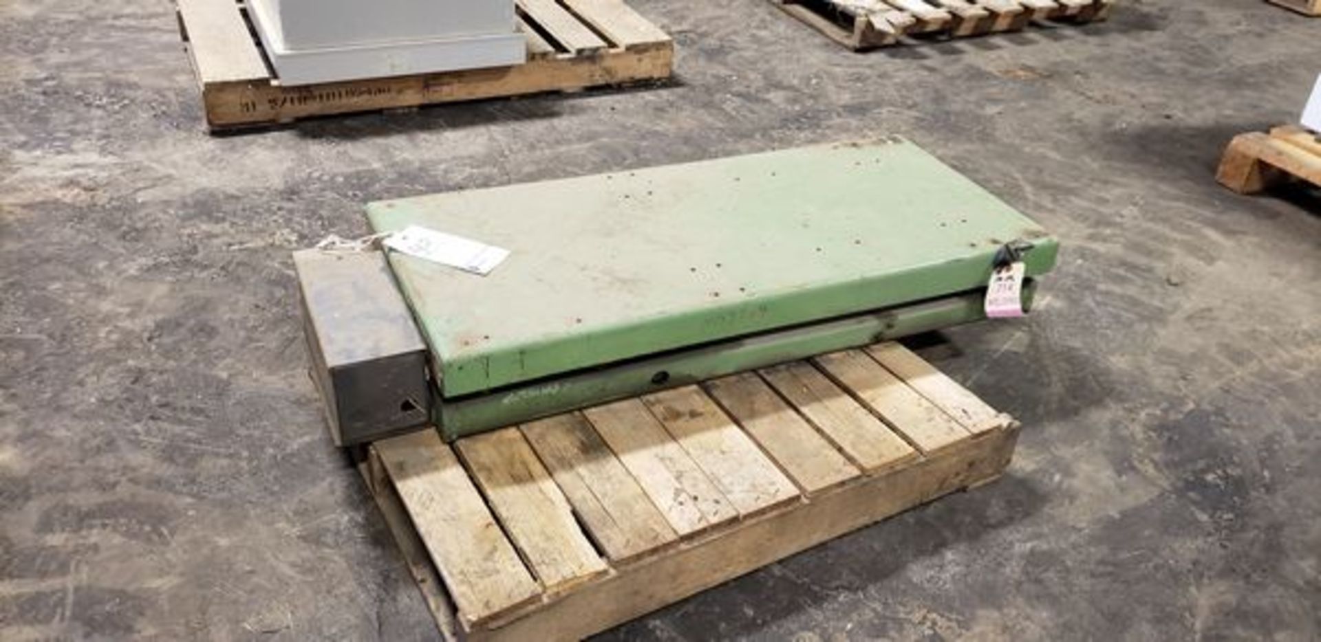 COMPACT LIFT 2000LB CAP 42" X 18"