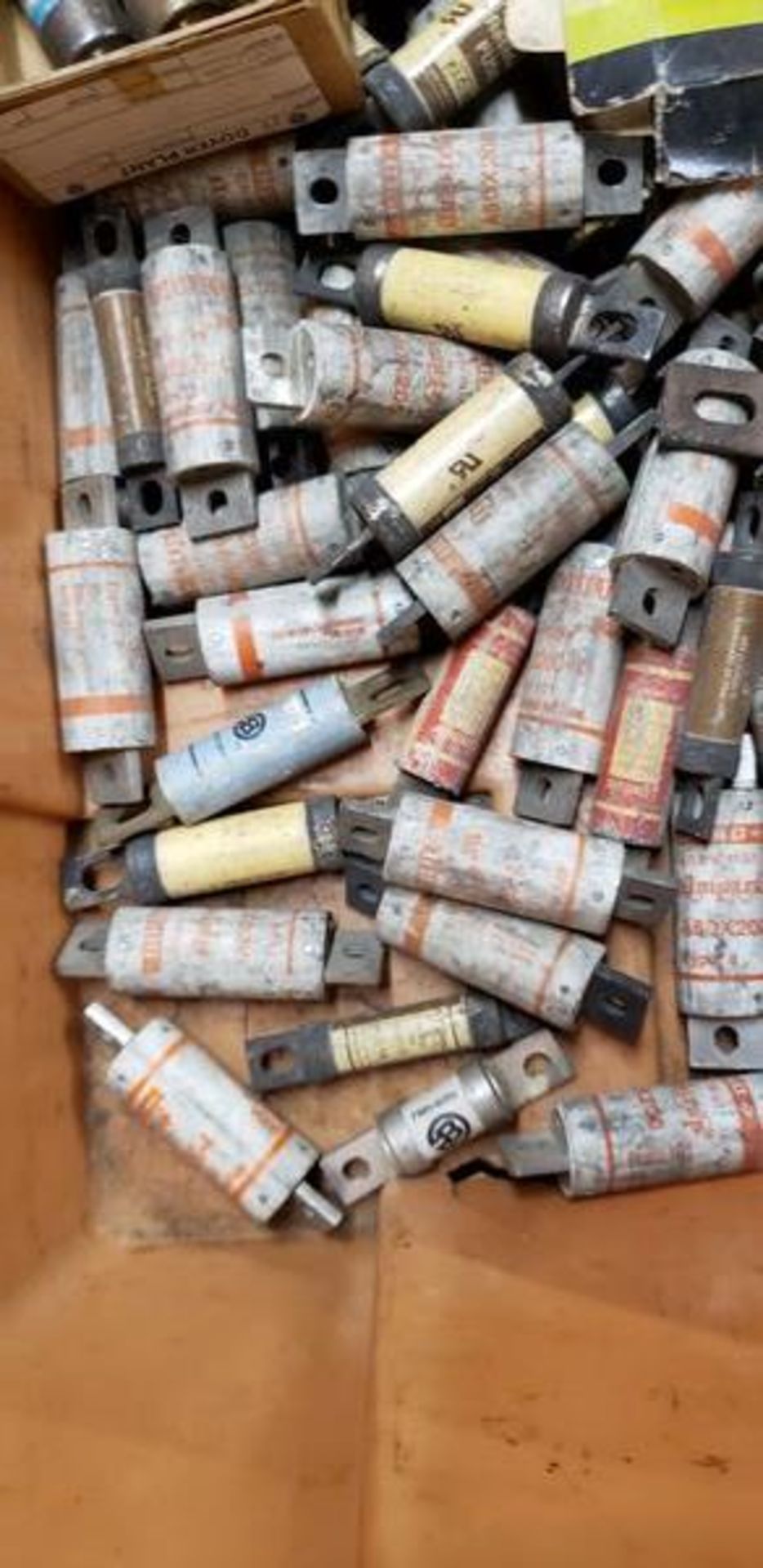 TUB OF ASSORTED FUSES AS SHOWN - Image 6 of 6