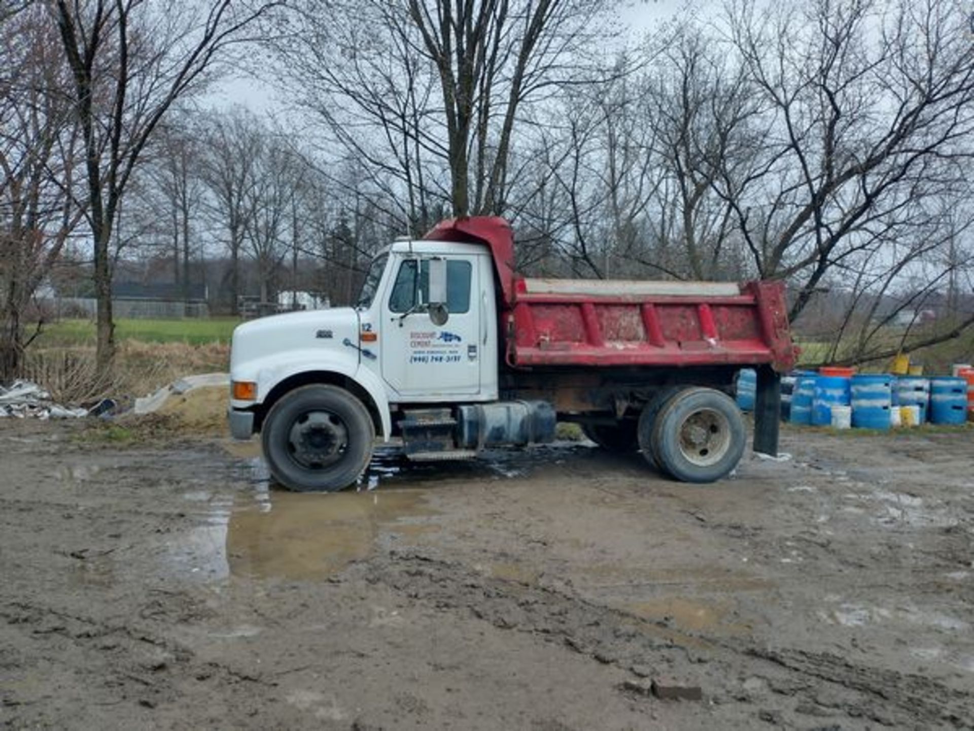 1988 NAVISTAR INTERNATIONAL TRANSPORTATION 6 SPEED DUMP TRUCK DT466E - MODEL 4700 4X2